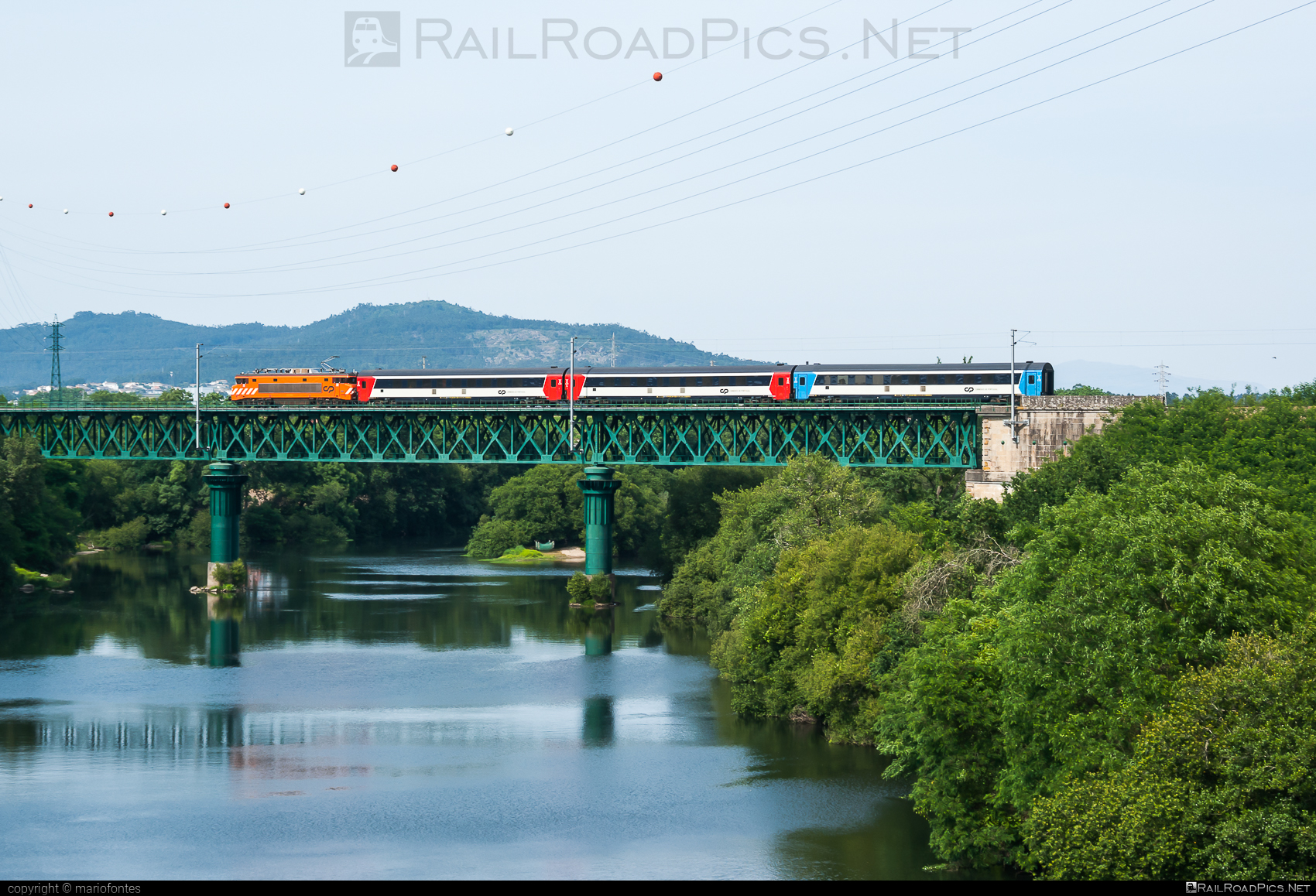 CP Class 2600 - 2607 operated by CP - Comboios de Portugal, E.P.E. #bridge #comboiosDePortugal #comboiosDePortugalEPE #cpClass2600 #nezCassee #sncfBB15000