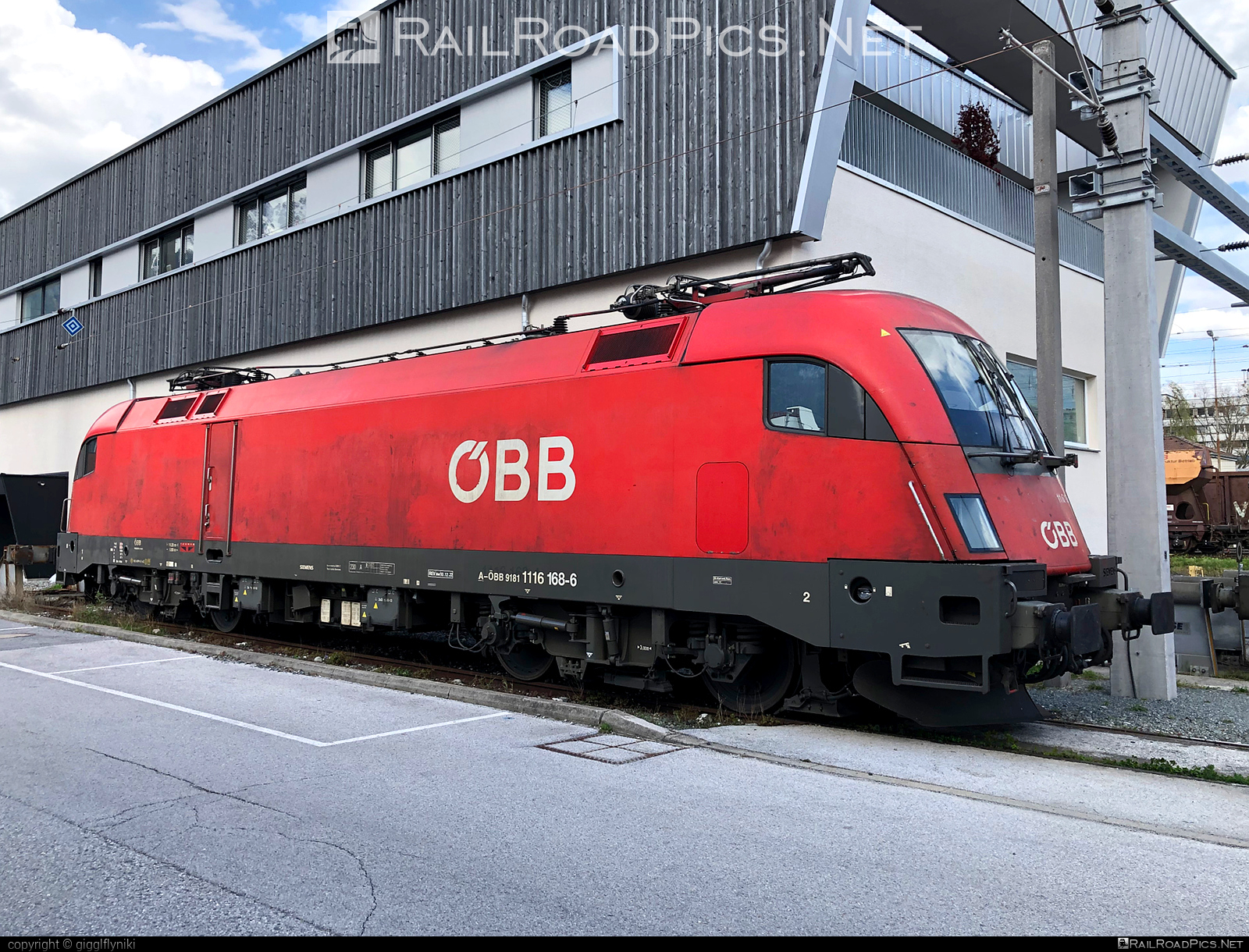 Siemens ES 64 U2 - 1116 168 operated by Österreichische Bundesbahnen #es64 #es64u2 #eurosprinter #obb #osterreichischebundesbahnen #siemens #siemensEs64 #siemensEs64u2 #siemenstaurus #taurus #tauruslocomotive