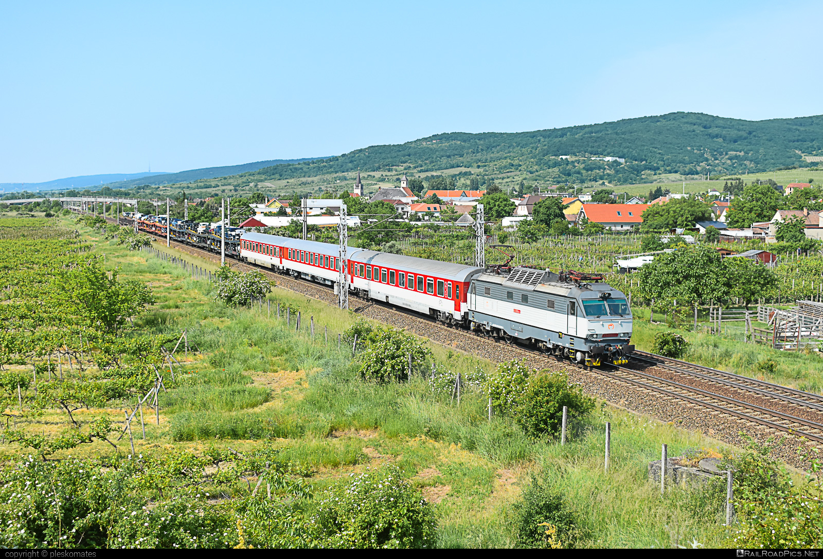 Škoda 55E - 350 001-4 operated by Železničná Spoločnost' Slovensko, a.s. #ZeleznicnaSpolocnostSlovensko #gorila #locomotive350 #skoda #skoda55e #zssk