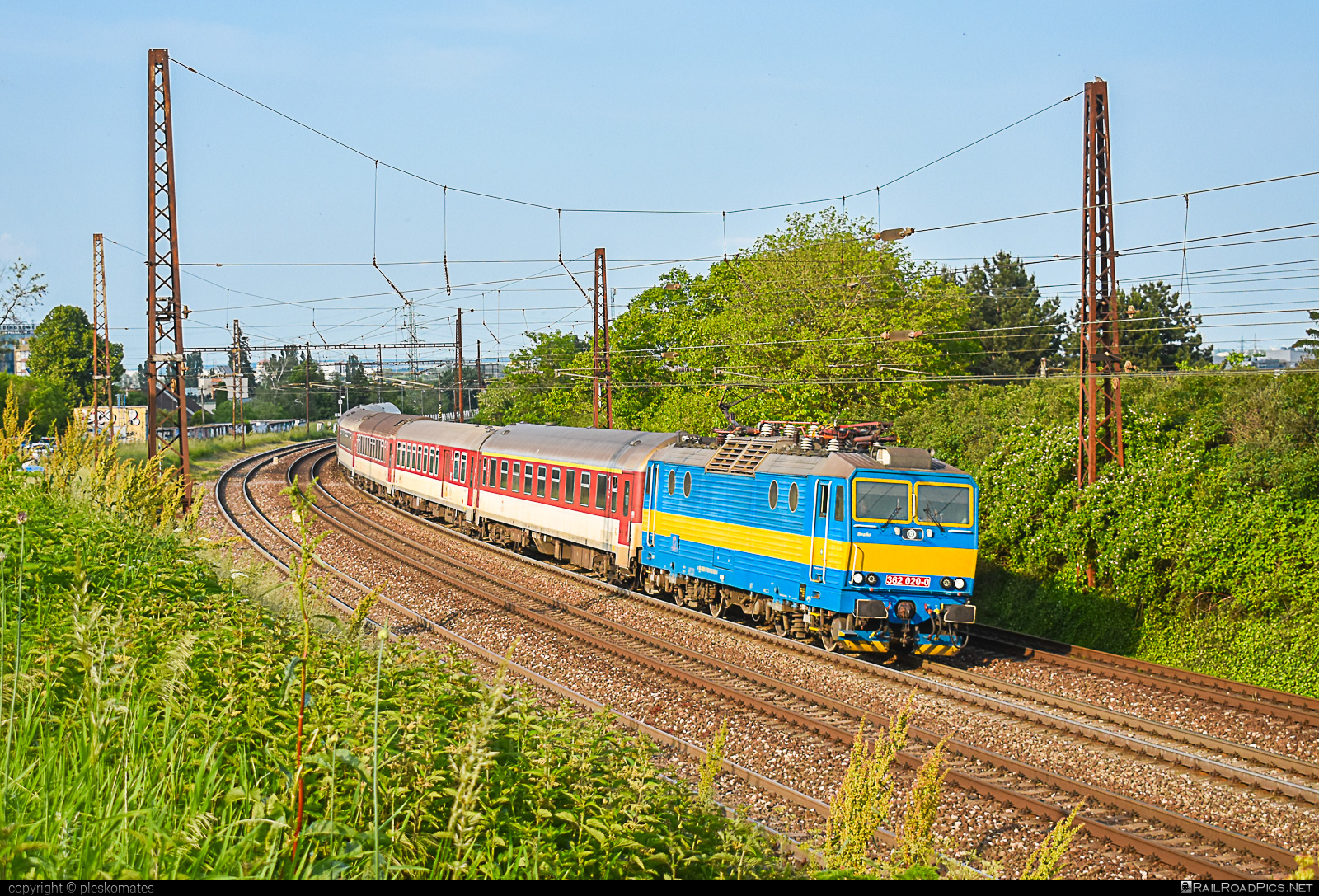 Škoda 69Er - 362 020-0 operated by Železničná Spoločnost' Slovensko, a.s. #ZeleznicnaSpolocnostSlovensko #eso #locomotive362 #rychleeso #skoda #skoda69er #zssk
