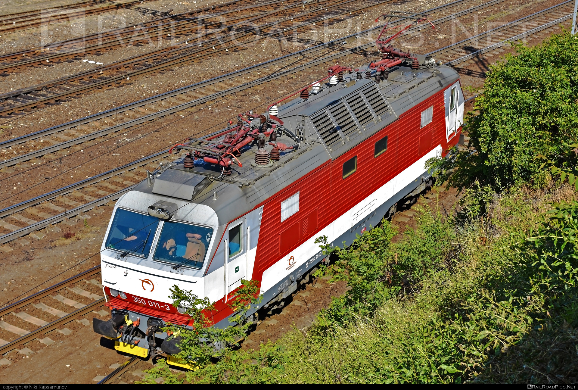 Škoda 55E - 350 011-3 operated by Železničná Spoločnost' Slovensko, a.s. #ZeleznicnaSpolocnostSlovensko #gorila #locomotive350 #skoda #skoda55e #zssk