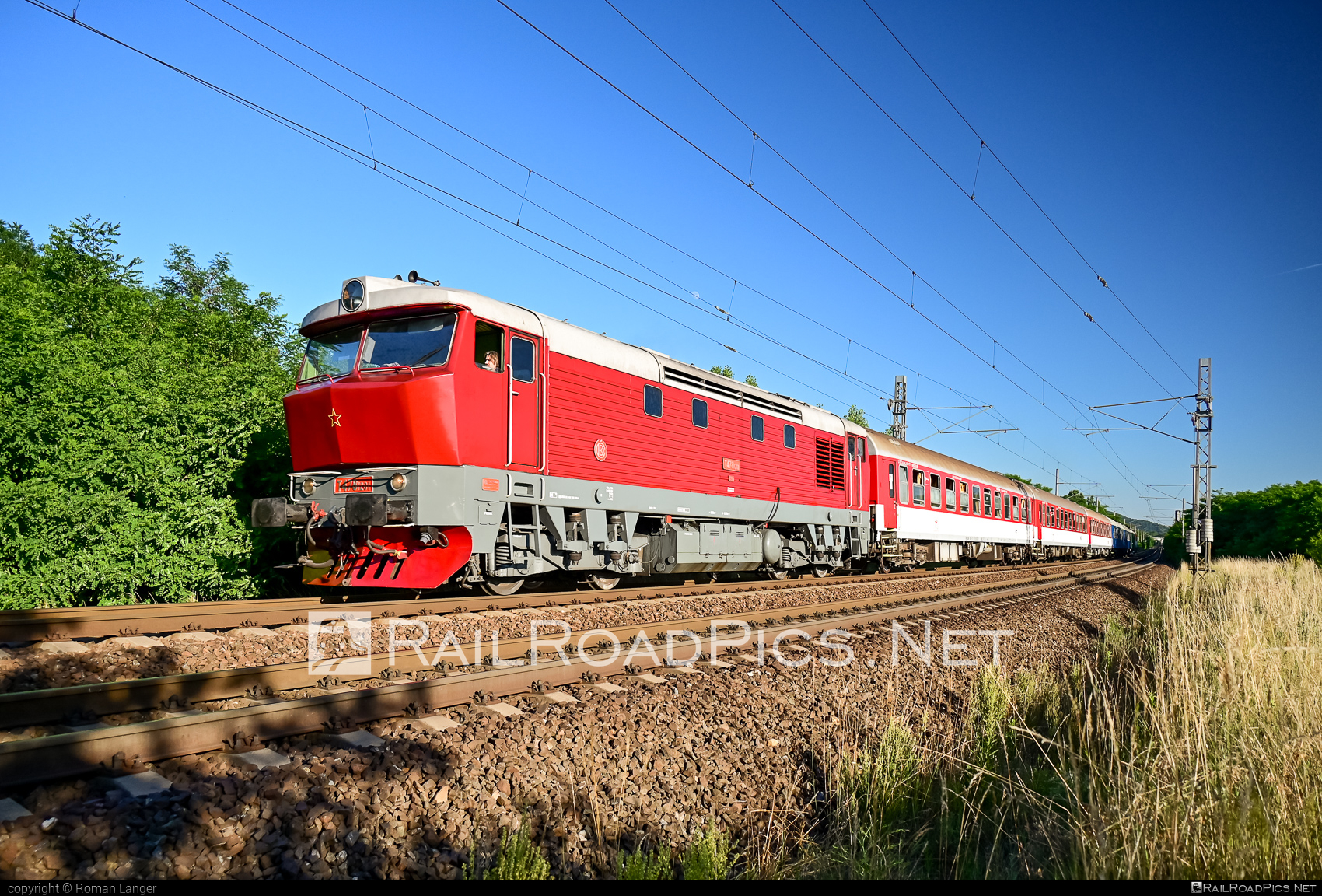 ČKD T 478.1 (751) - T478.1201 operated by Železnice Slovenskej Republiky #bardotka #ckd #ckd4781 #ckd751 #ckdt4781 #zamracena #zelezniceslovenskejrepubliky #zsr