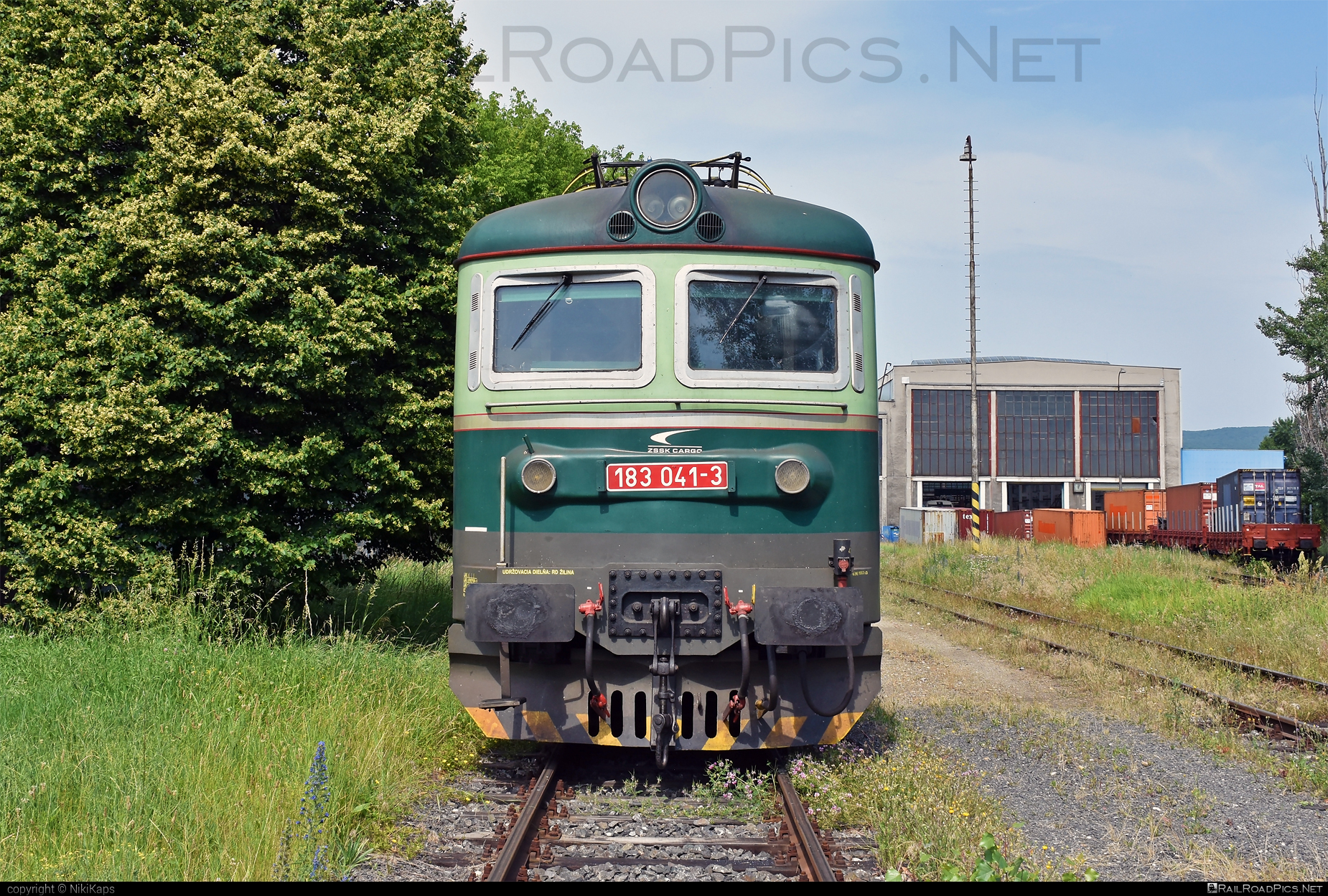Škoda 61E - 183 041-3 operated by Železničná Spoločnost' Cargo Slovakia a.s. #ZeleznicnaSpolocnostCargoSlovakia #locomotive183 #rakana #sestikolak #sestikolo #skoda #skoda61e #zsskcargo