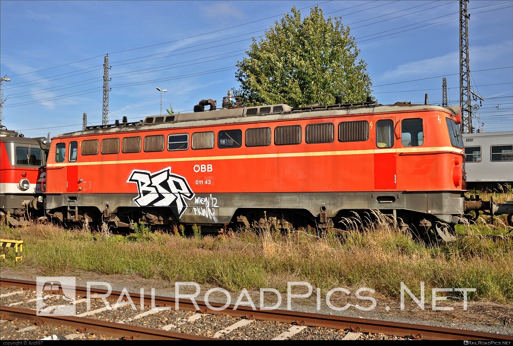 SGP 1042 - 1042 050 operated by Österreichische Bundesbahnen #graffiti #obb #obb1042 #obbClass1042 #osterreichischebundesbahnen #sgp #sgp1042 #simmeringgrazpauker