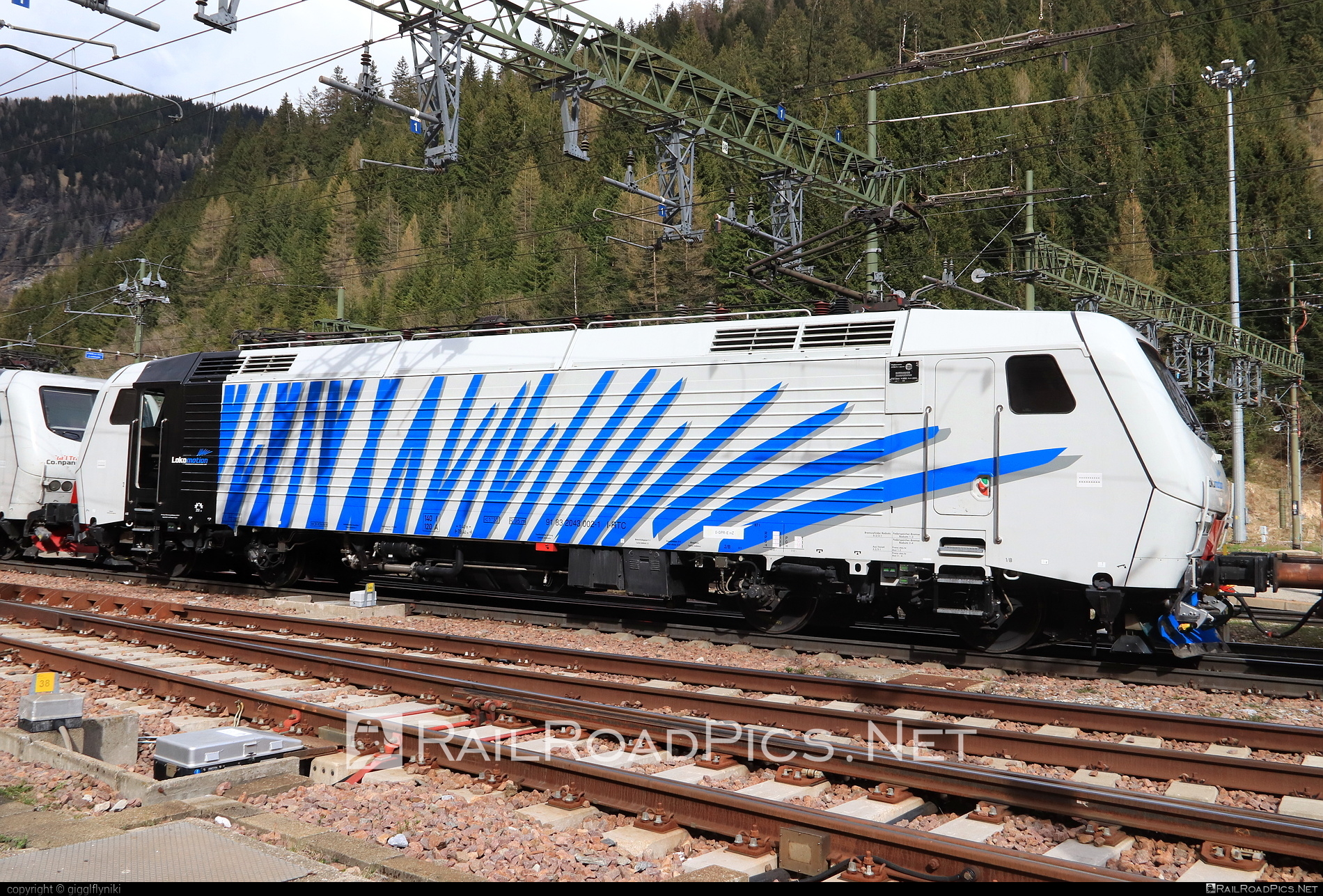 FS Class E.412 - EU43-002 operated by Lokomotion Gesellschaft für Schienentraktion mbH #LokomotionGesellschaftFurSchienentraktion #RailTractionCompany #e412 #fsClassE412 #lokomotion #rtc