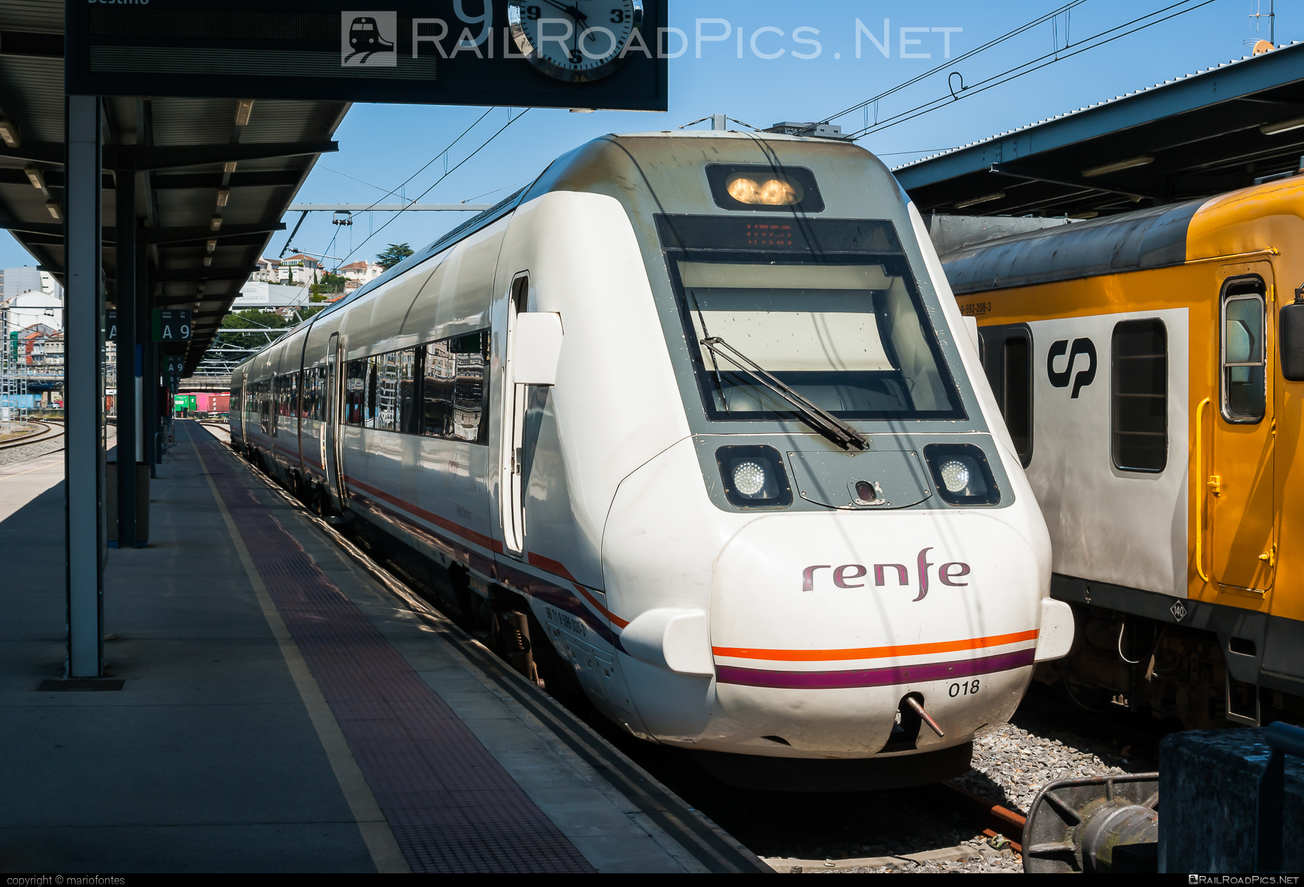 Renfe Class 599 - 035 operated by Renfe Viajeros, S.A. #caf #renfe #renfe599 #renfeClass599 #renfeViajeros #renfeViajerosSA