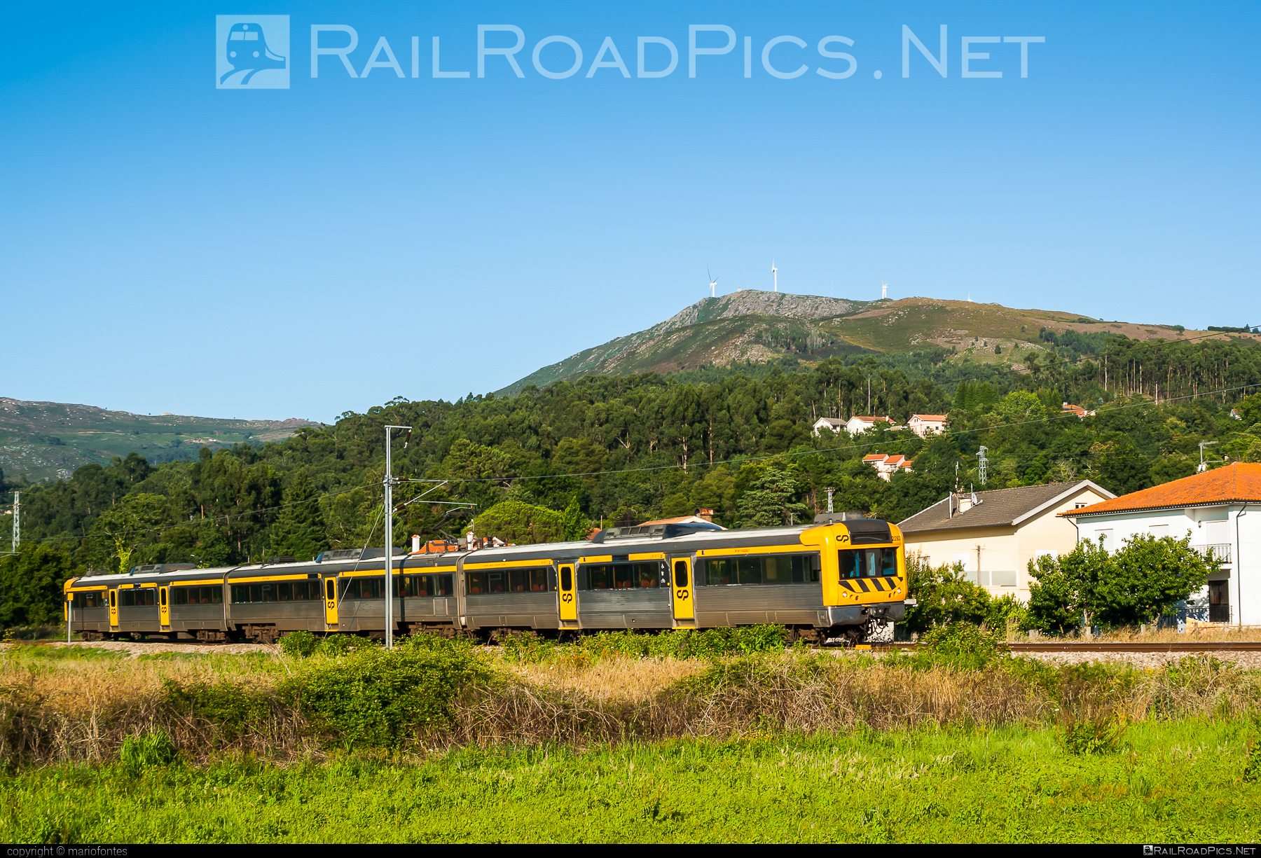 CP Class 2240 - 2283 operated by CP - Comboios de Portugal, E.P.E. #comboiosDePortugal #comboiosDePortugalEPE #cpClass2240