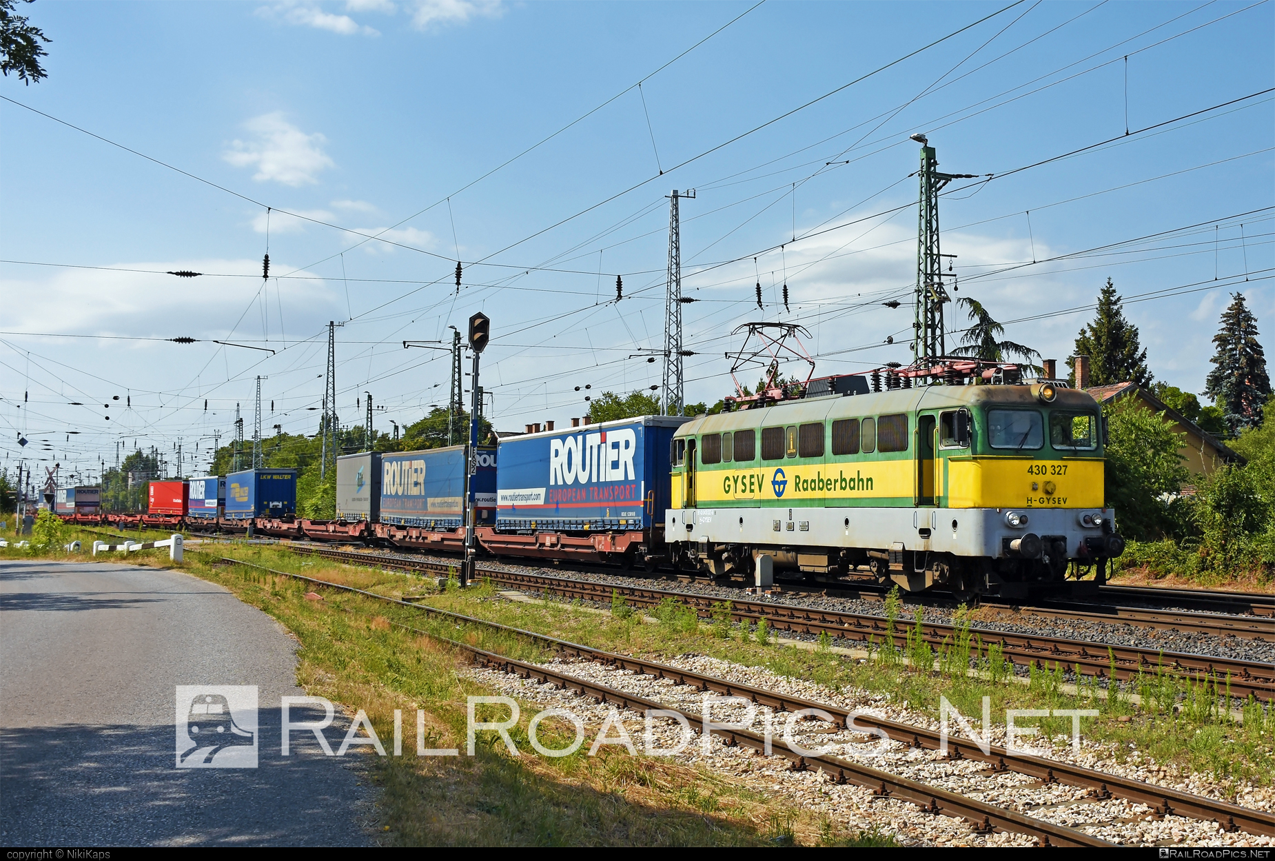 Ganz-MÁVAG VM14-23 - 430 327 operated by GYSEV - Györ-Sopron-Ebenfurti Vasut Részvénytarsasag #flatwagon #ganz43 #ganz431 #ganzmavag #ganzmavag43 #ganzmavag431 #ganzmavagvm1423 #gyorsopronebenfurtivasutreszvenytarsasag #gysev #routier #semitrailer #v43locomotive