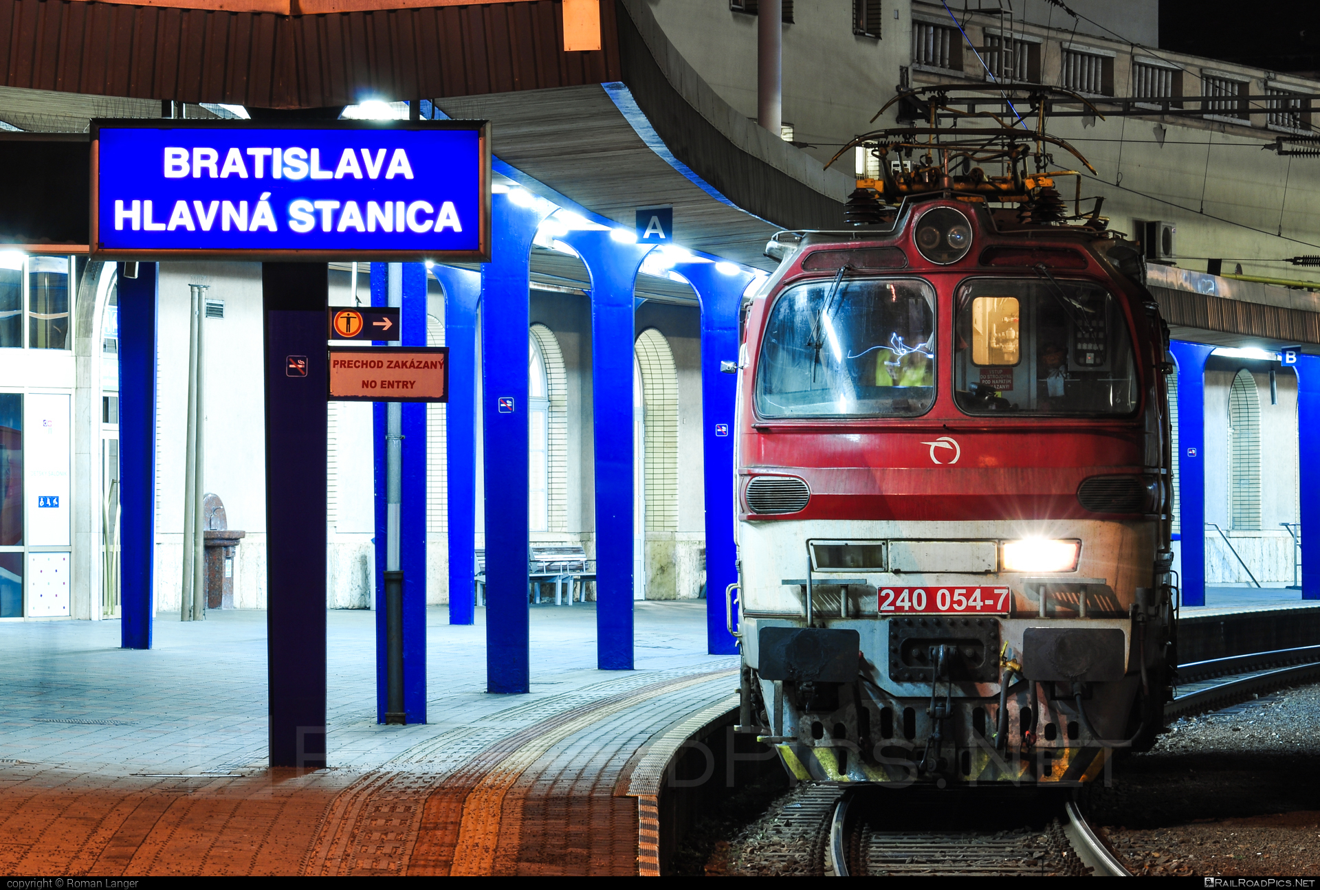 Škoda 47E - 240 054-7 operated by Železničná Spoločnost' Slovensko, a.s. #ZeleznicnaSpolocnostSlovensko #laminatka #locomotive240 #skoda #skoda47e #zssk