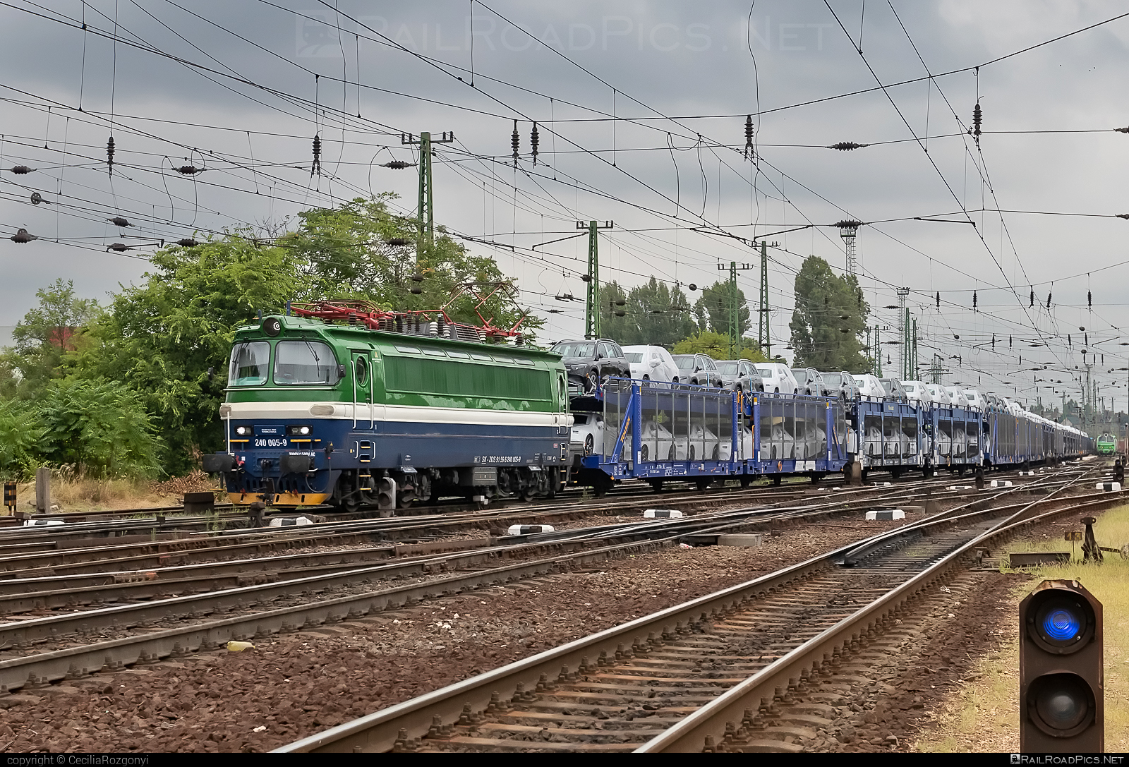 Škoda 47E - 240 005-9 operated by CRS- Continental Rail Services B.V. #carcarrierwagon #crs #laminatka #locomotive240 #skoda #skoda47e #zoszvolen