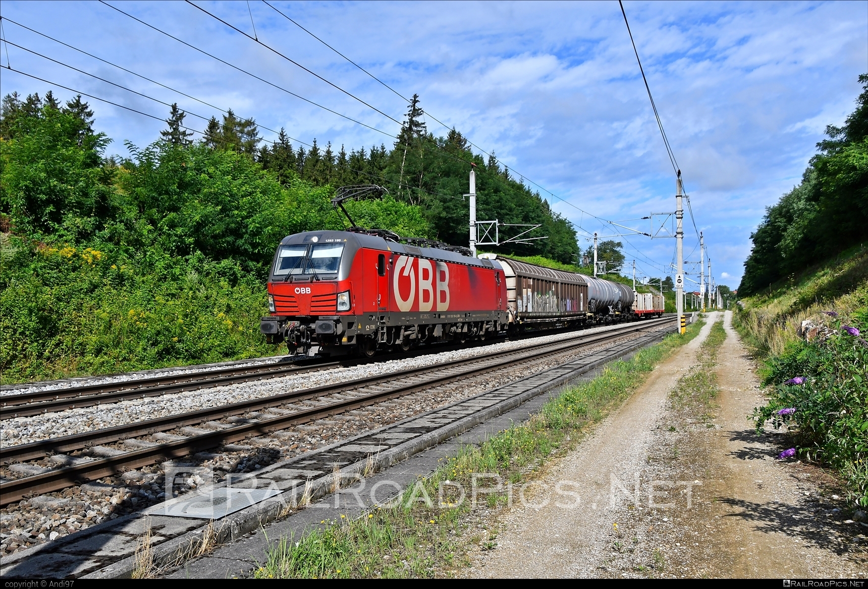 Siemens Vectron MS - 1293 195 operated by Rail Cargo Austria AG #mixofcargo #obb #osterreichischebundesbahnen #rcw #siemens #siemensVectron #siemensVectronMS #vectron #vectronMS
