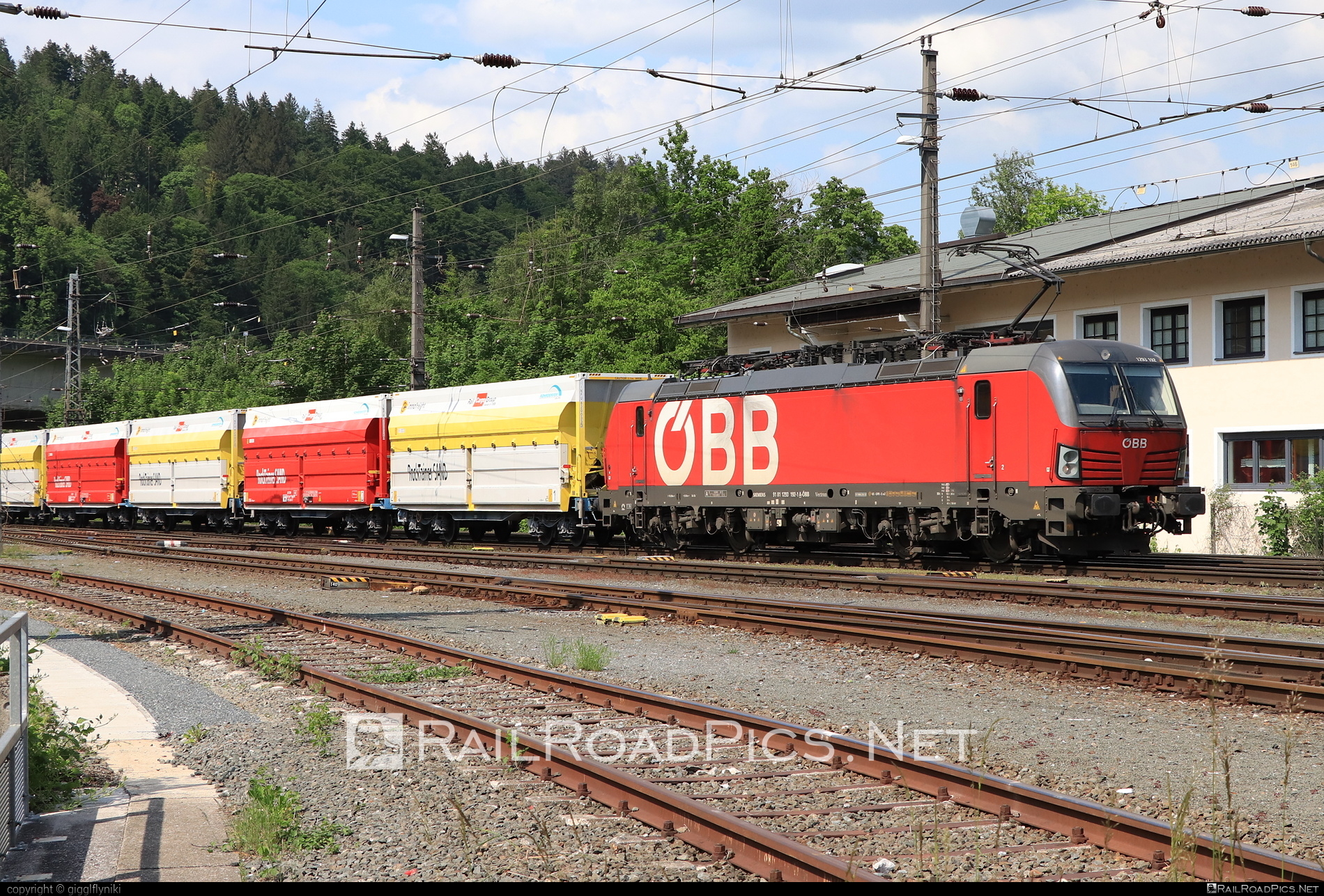 Siemens Vectron MS - 1293 192 operated by Rail Cargo Austria AG #hopperwagon #obb #osterreichischebundesbahnen #rcw #siemens #siemensVectron #siemensVectronMS #vectron #vectronMS
