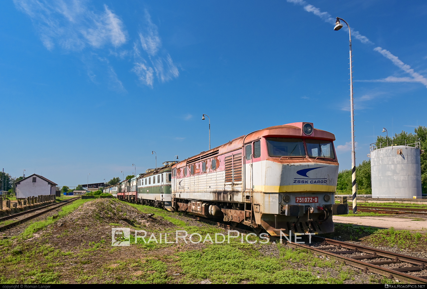ČKD T 478.1 (751) - 751 072-0 operated by Železničná Spoločnost' Cargo Slovakia a.s. #ZeleznicnaSpolocnostCargoSlovakia #bardotka #ckd #ckd4781 #ckd751 #ckdt4781 #zamracena #zsskcargo
