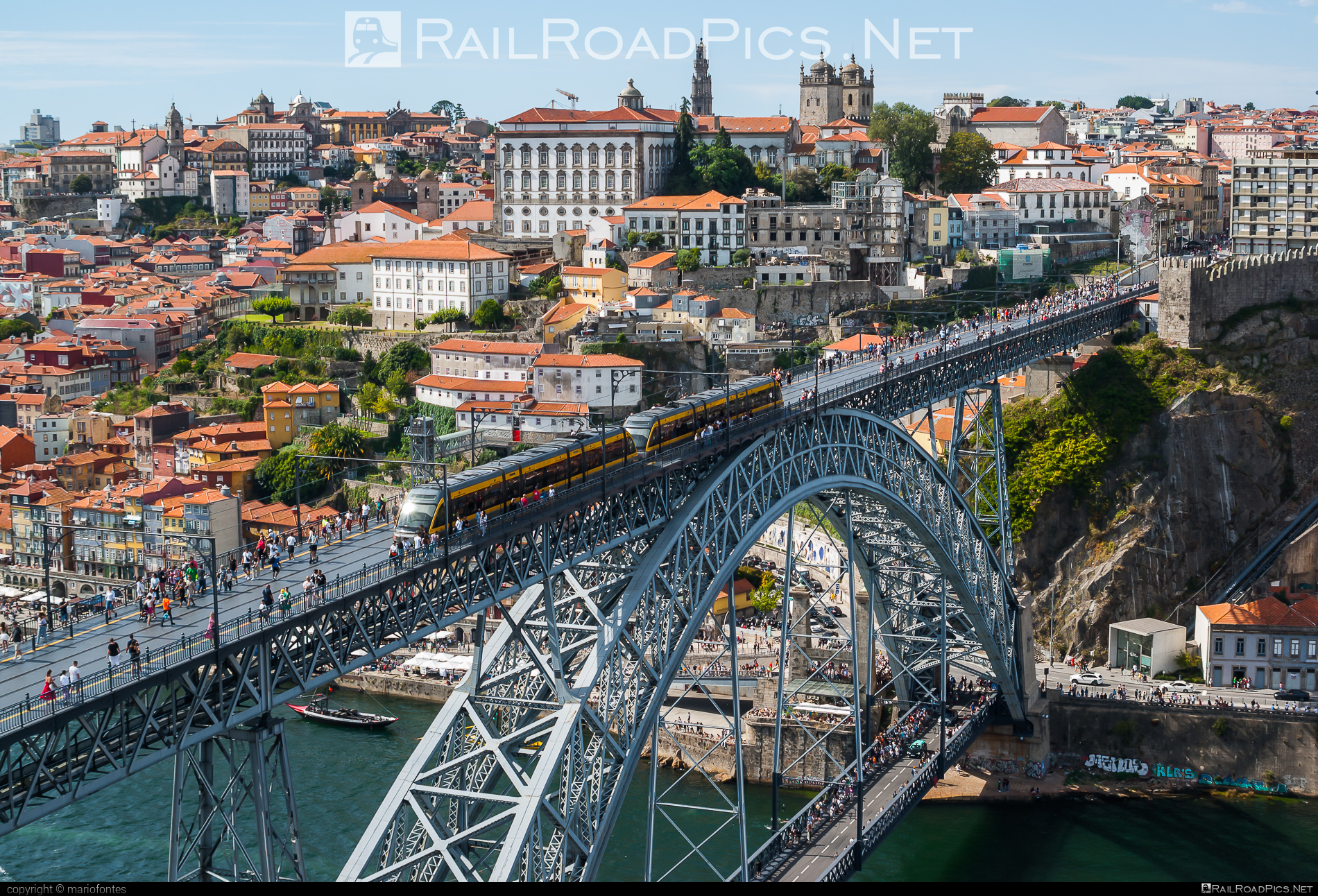 Bombardier Flexity Outlook (Porto Eurotram) - MP041 operated by Metro do Porto #bombardier #bombardierFlexity #bridge #eurotram #flexityOutlook #flexityOutlookE #metroDoPorto #tram
