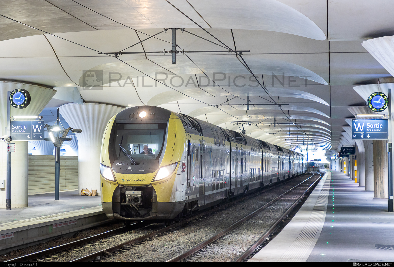 Alstom/Bombardier OMNEO Regio 2N (SNCF Class Z 56700) - 705L operated by SNCF Voyageurs #alstombombardier #omneoRegio2n #sncf #sncfClassZ56700 #sncfVoyageurs #sncfZ56700 #sncfvoyageurs