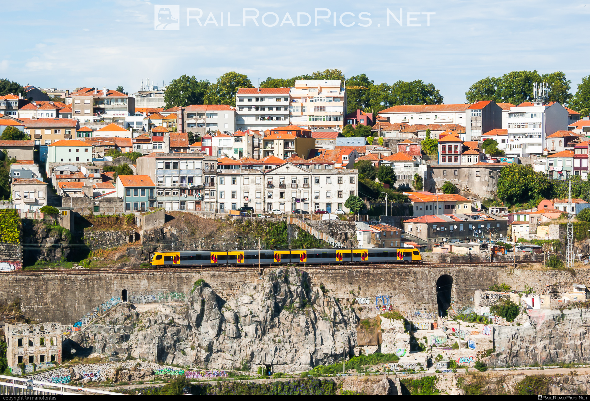 CP Class 3400 - 3406 operated by CP - Comboios de Portugal, E.P.E. #comboiosDePortugal #comboiosDePortugalEPE #cpClass3400 #viriatus