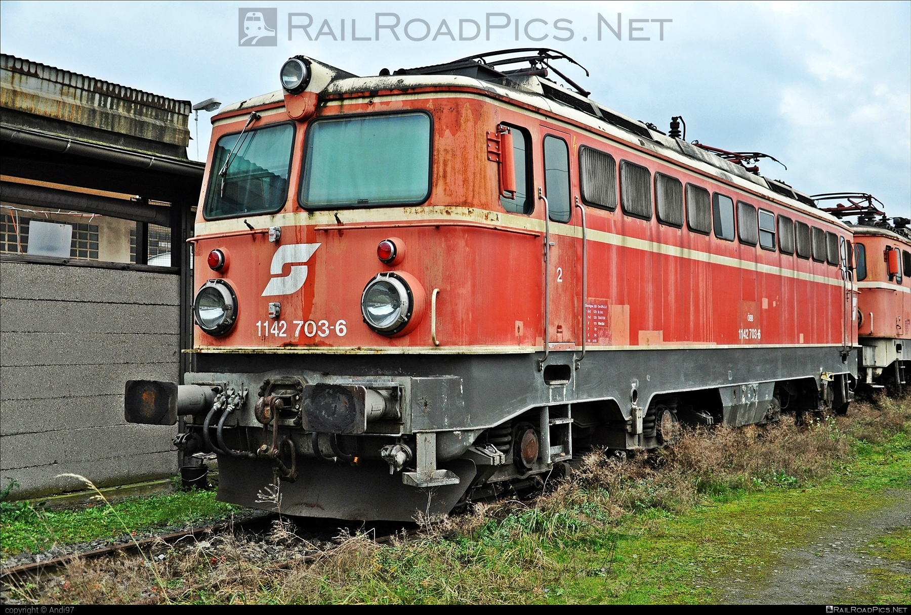 ÖBB Class 1142 - 1142 703-6 operated by Österreichische Bundesbahnen #obb #obb1142 #obbClass1142 #osterreichischebundesbahnen #sgp1142