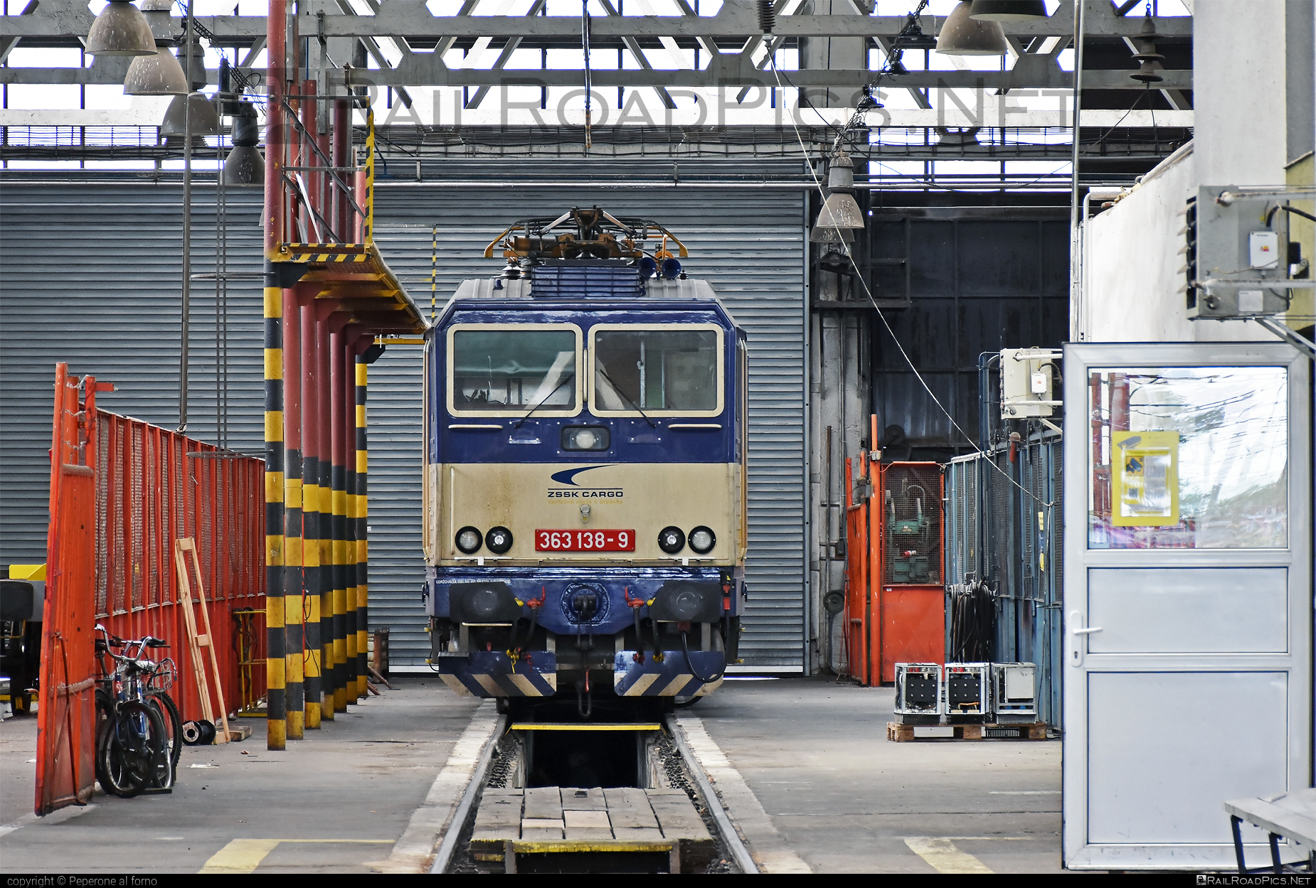 Škoda 69E - 363 138-9 operated by Železničná Spoločnost' Cargo Slovakia a.s. #ZeleznicnaSpolocnostCargoSlovakia #es4991 #eso #hangar #locomotive363 #skoda #skoda69e #zsskcargo