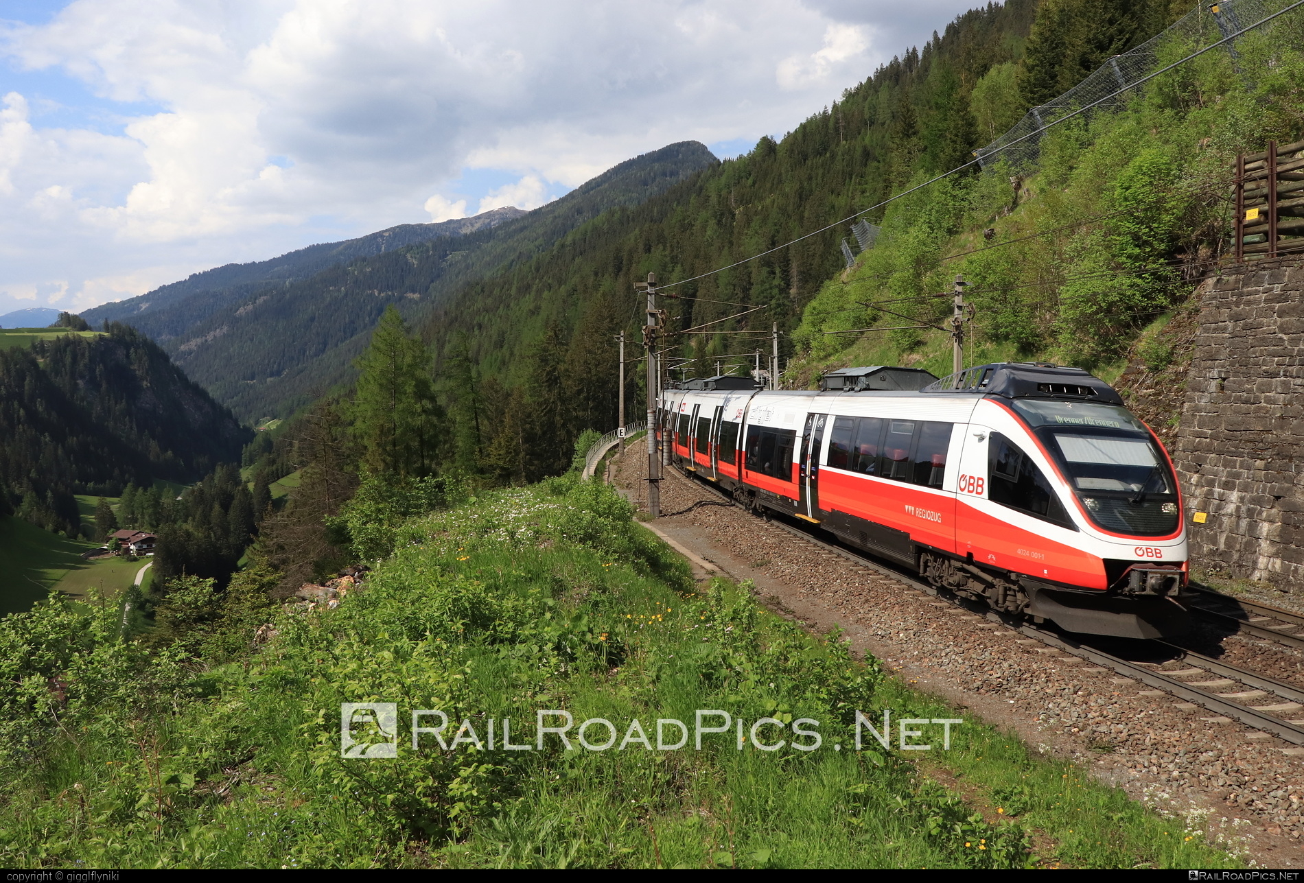 Bombardier Talent - 4024 001-1 operated by Österreichische Bundesbahnen #bombardier #bombardiertalent #obb #osterreichischebundesbahnen