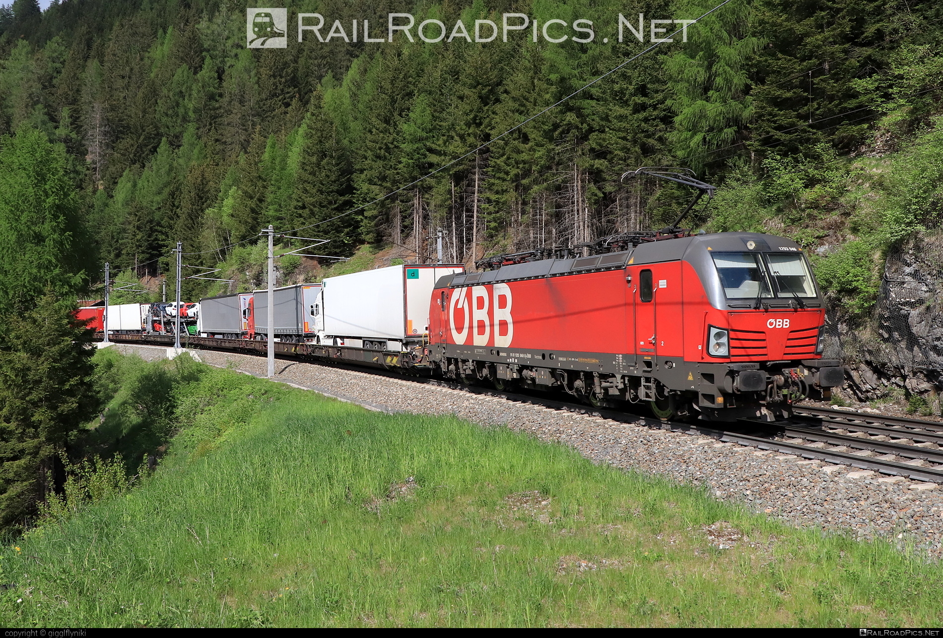 Siemens Vectron MS - 1293 046 operated by Rail Cargo Austria AG #flatwagon #obb #osterreichischebundesbahnen #rcw #siemens #siemensVectron #siemensVectronMS #truck #vectron #vectronMS