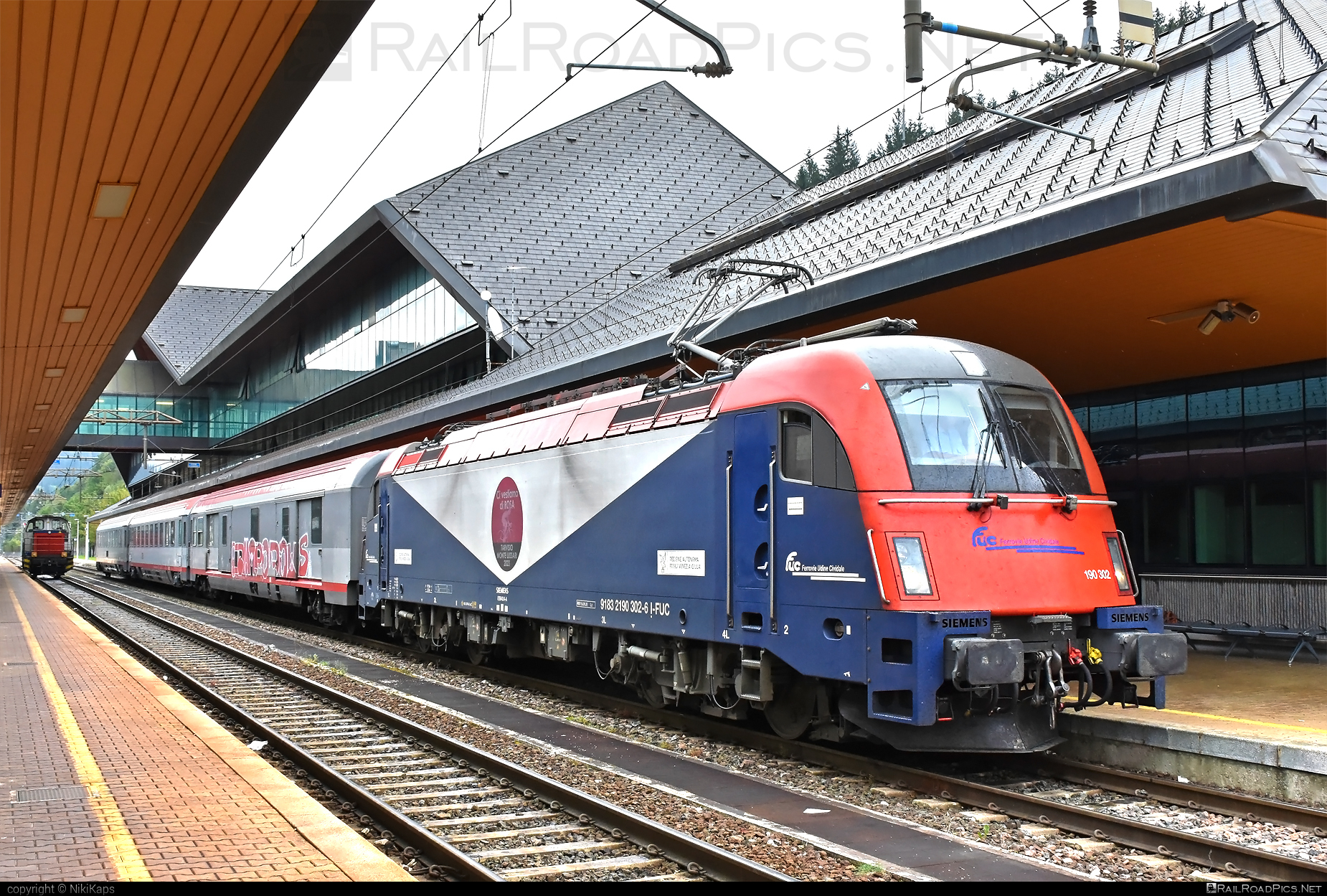 Siemens ES 64 U4 - 190 302 operated by Società Ferrovie Udine Cividale #es64 #es64u4 #eurosprinter #fuc #siemens #siemenses64 #siemenses64u4 #siemenstaurus #taurus #tauruslocomotive