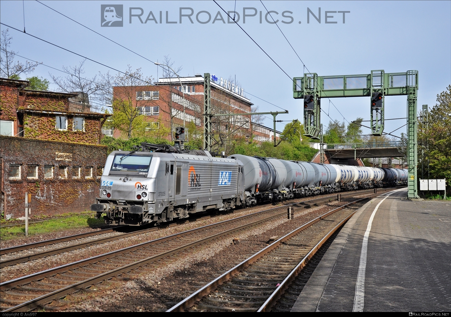 Alstom Prima EL3U/4 (SNCF Class BB 37000) - 37025 operated by HSL Logistik GmbH #akiem #akiemsas #alstom #alstomPrima #ermewa #hsl #hsllogistic #hsllogisticgmbh #kesselwagen #primaEl3u4 #sncfClassBb37000 #tankwagon