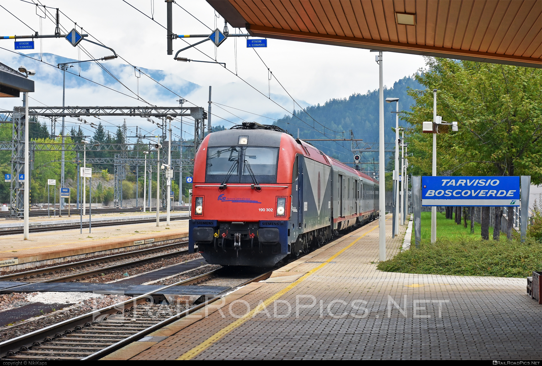 Siemens ES 64 U4 - 190 302 operated by Società Ferrovie Udine Cividale #es64 #es64u4 #eurosprinter #fuc #micotra #siemens #siemensEs64 #siemensEs64u4 #siemenstaurus #taurus #tauruslocomotive