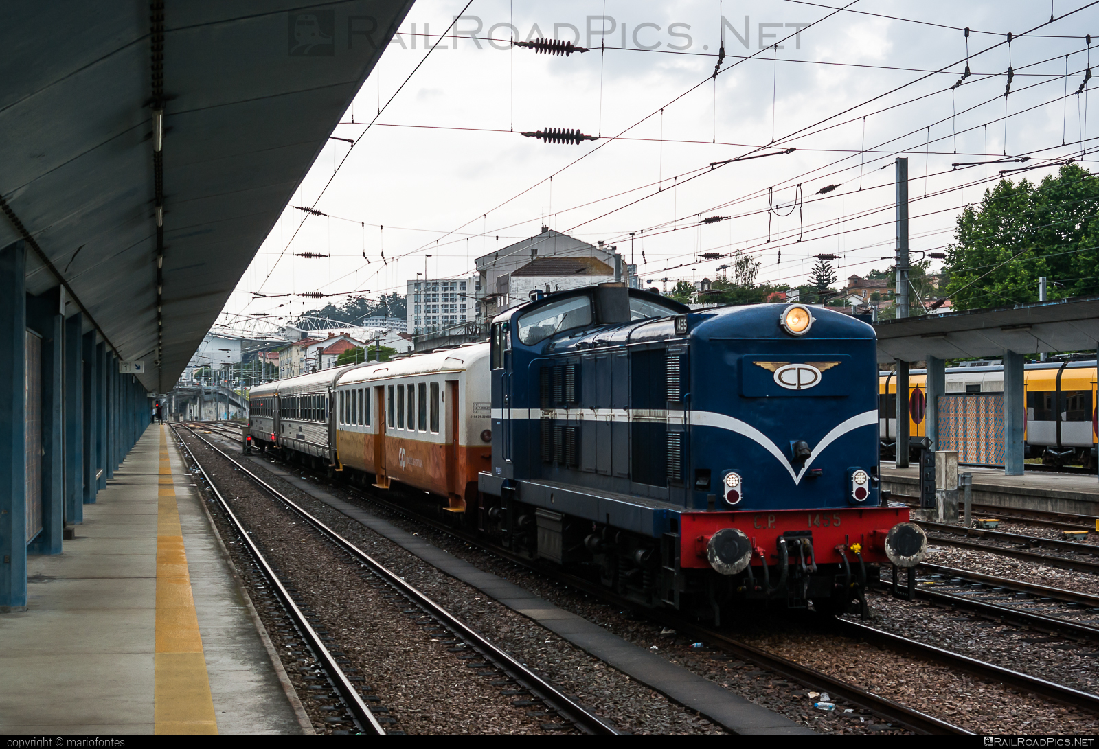CP Class 1400 - 1455 operated by CP - Comboios de Portugal, E.P.E. #comboiosDePortugal #comboiosDePortugalEPE #cpClass1400
