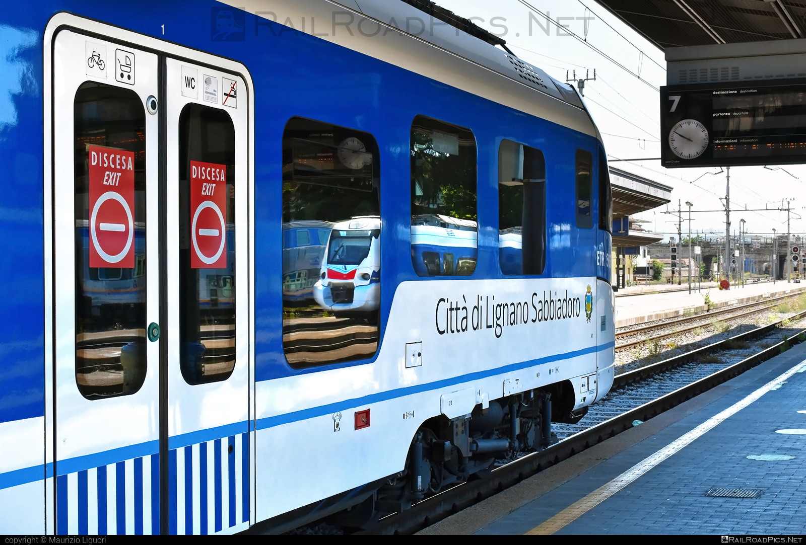 CAF Civity - 563 006-7 operated by Trenitalia S.p.A. #ConstruccionesYAuxiliarDeFerrocarriles #caf #cafCivity #civity #ferroviedellostato #fs #fsitaliane #trenitalia #trenitaliaspa