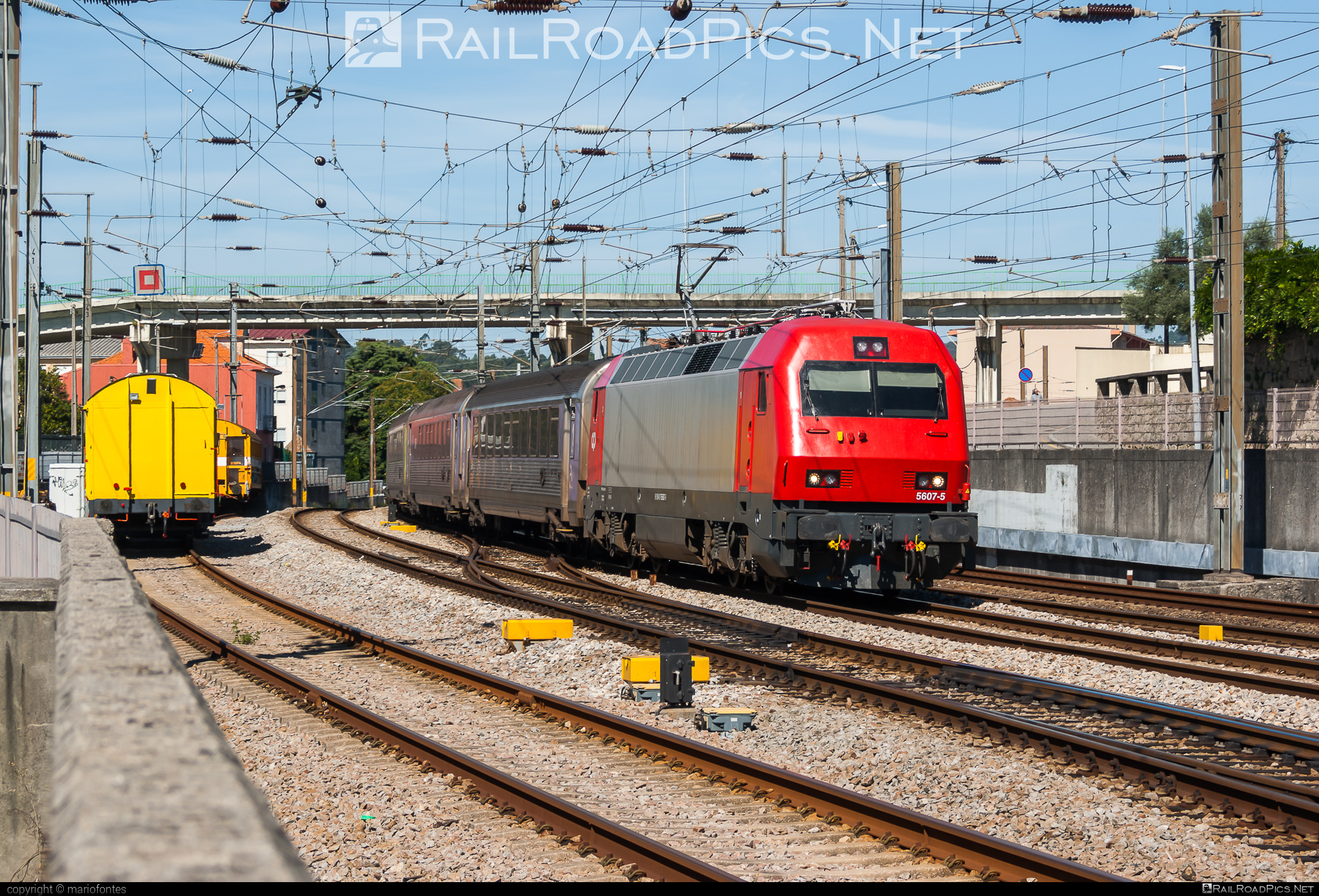 CP Class 5600 - 5607-5 operated by CP - Comboios de Portugal, E.P.E. #comboiosDePortugal #comboiosDePortugalEPE #cpClass5600