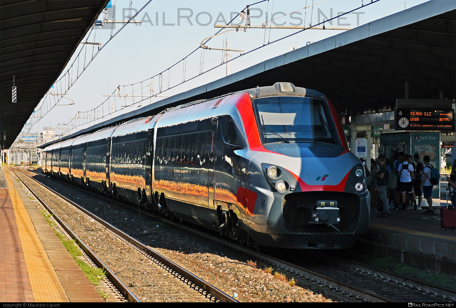 AnsaldoBreda ETR.700 - 4814 operated by Trenitalia S.p.A. #ansaldoBreda #ansaldoBredaEtr700 #etr700 #ferroviedellostato #frecciargento #fs #fsitaliane #lefrecce #trenitalia #trenitaliaspa