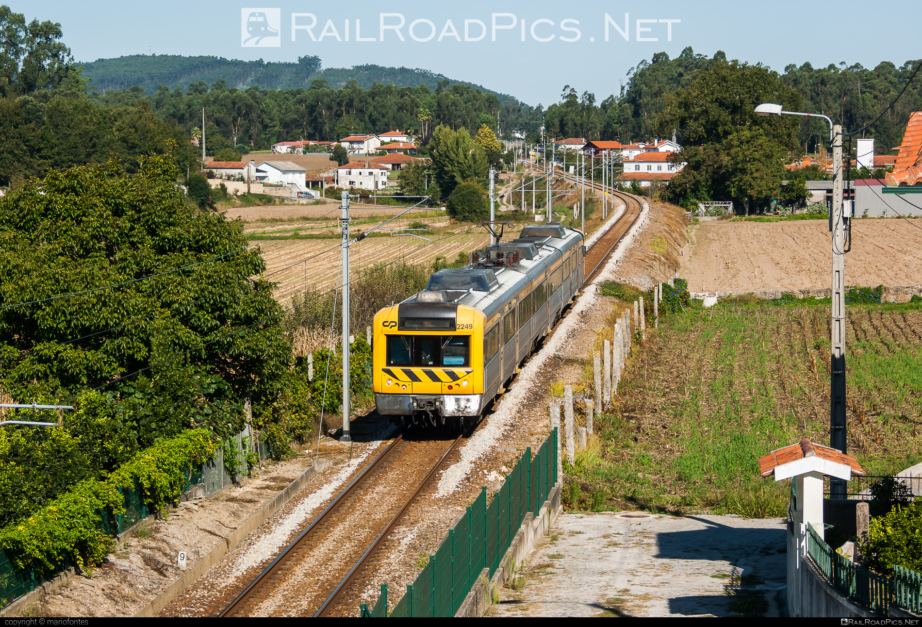 CP Class 2240 - 2249 operated by CP - Comboios de Portugal, E.P.E. #comboiosDePortugal #comboiosDePortugalEPE #cpClass2240