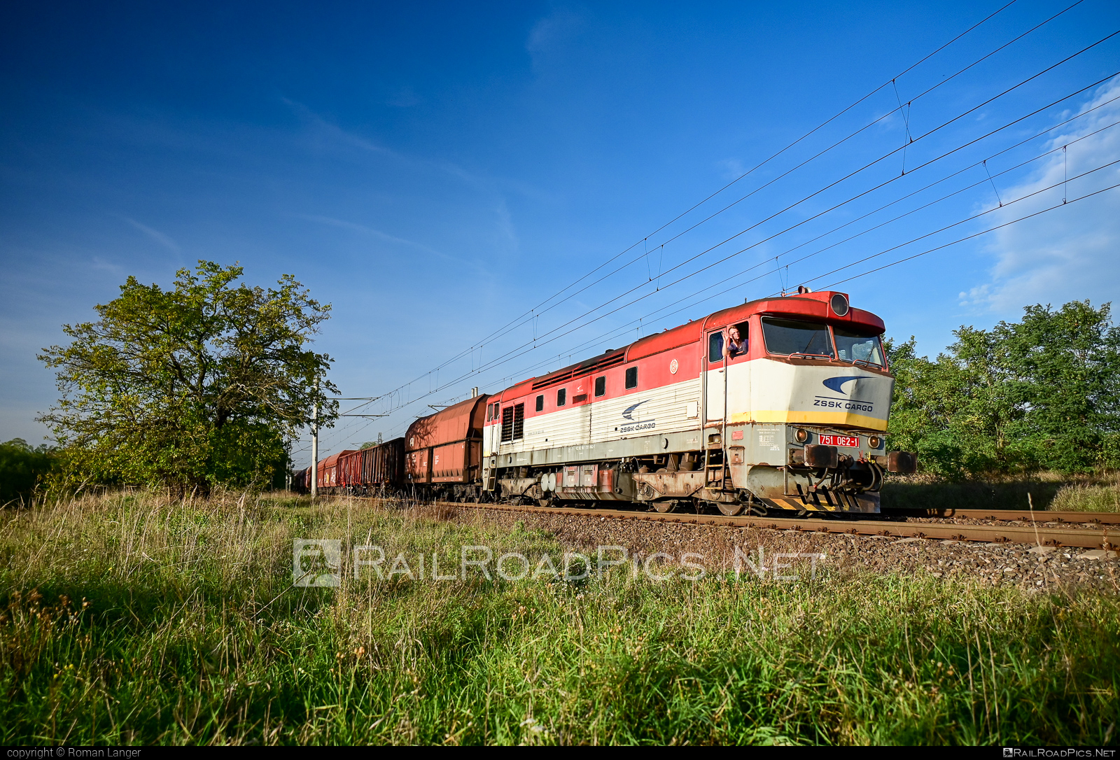 ČKD T 478.1 (751) - 751 062-1 operated by Železničná Spoločnost' Cargo Slovakia a.s. #ZeleznicnaSpolocnostCargoSlovakia #bardotka #ckd #ckd4781 #ckd751 #ckdt4781 #greetings #mixofcargo #zamracena #zsskcargo