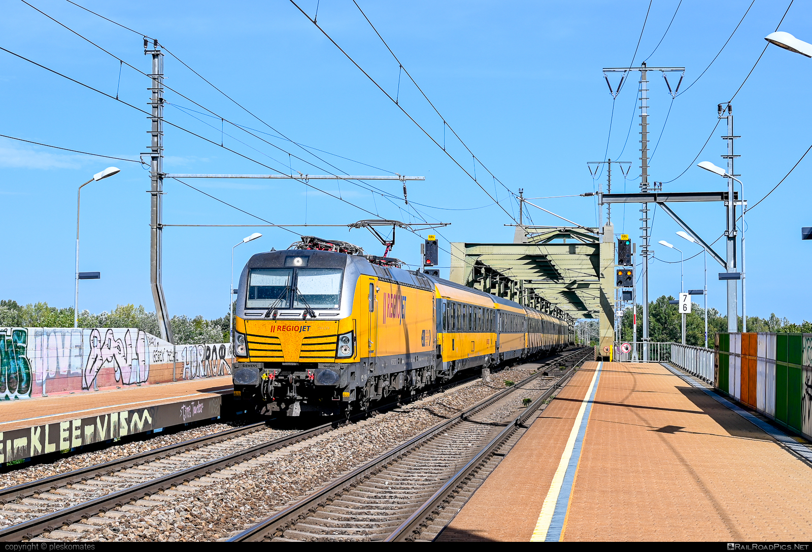 Siemens Vectron MS - 193 226 operated by RegioJet, a.s. #bridge #ell #ellgermany #eloc #europeanlocomotiveleasing #regiojet #siemens #siemensVectron #siemensVectronMS #vectron #vectronMS