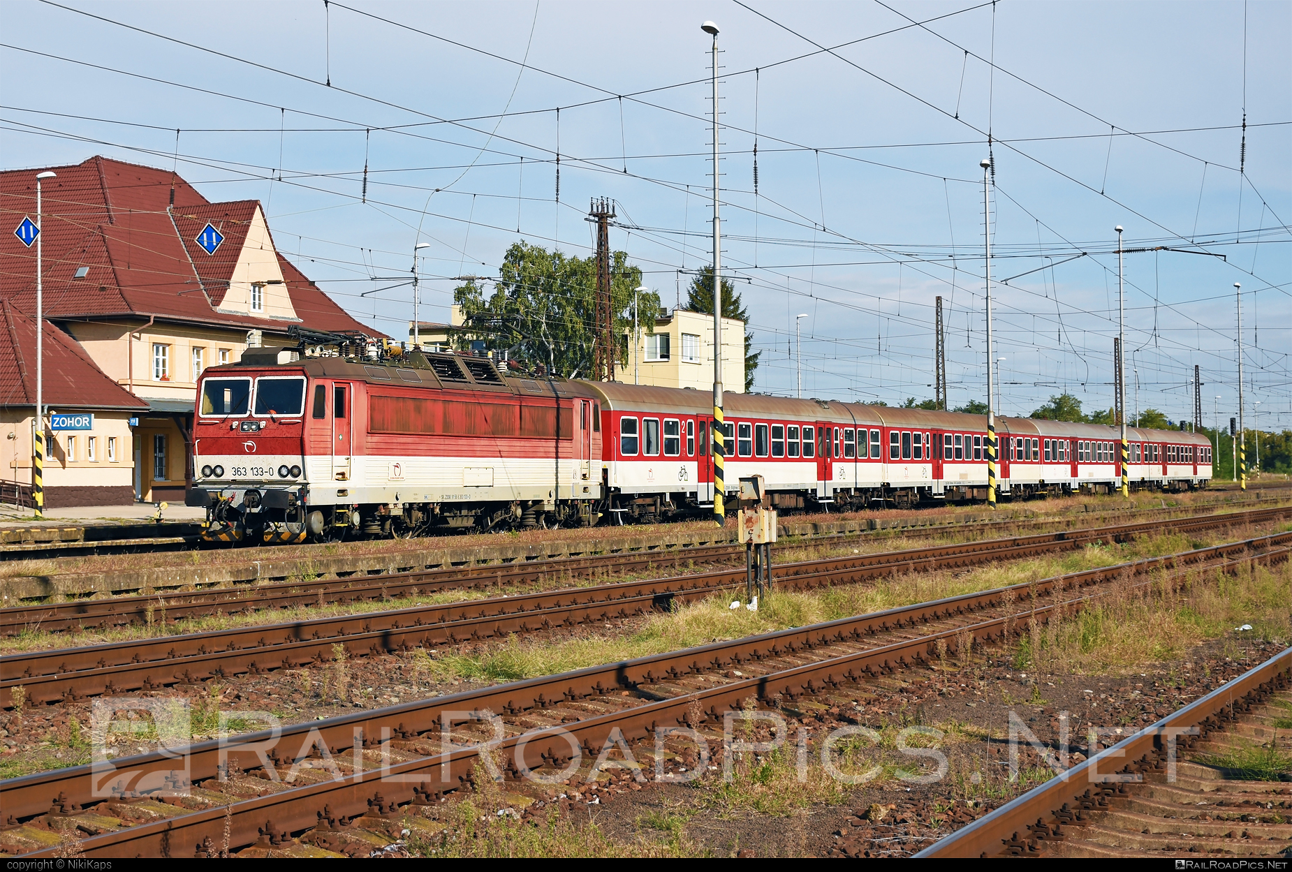 Škoda 69E - 363 133-0 operated by Železničná Spoločnost' Slovensko, a.s. #ZeleznicnaSpolocnostSlovensko #es4991 #eso #locomotive363 #skoda #skoda69e #zssk