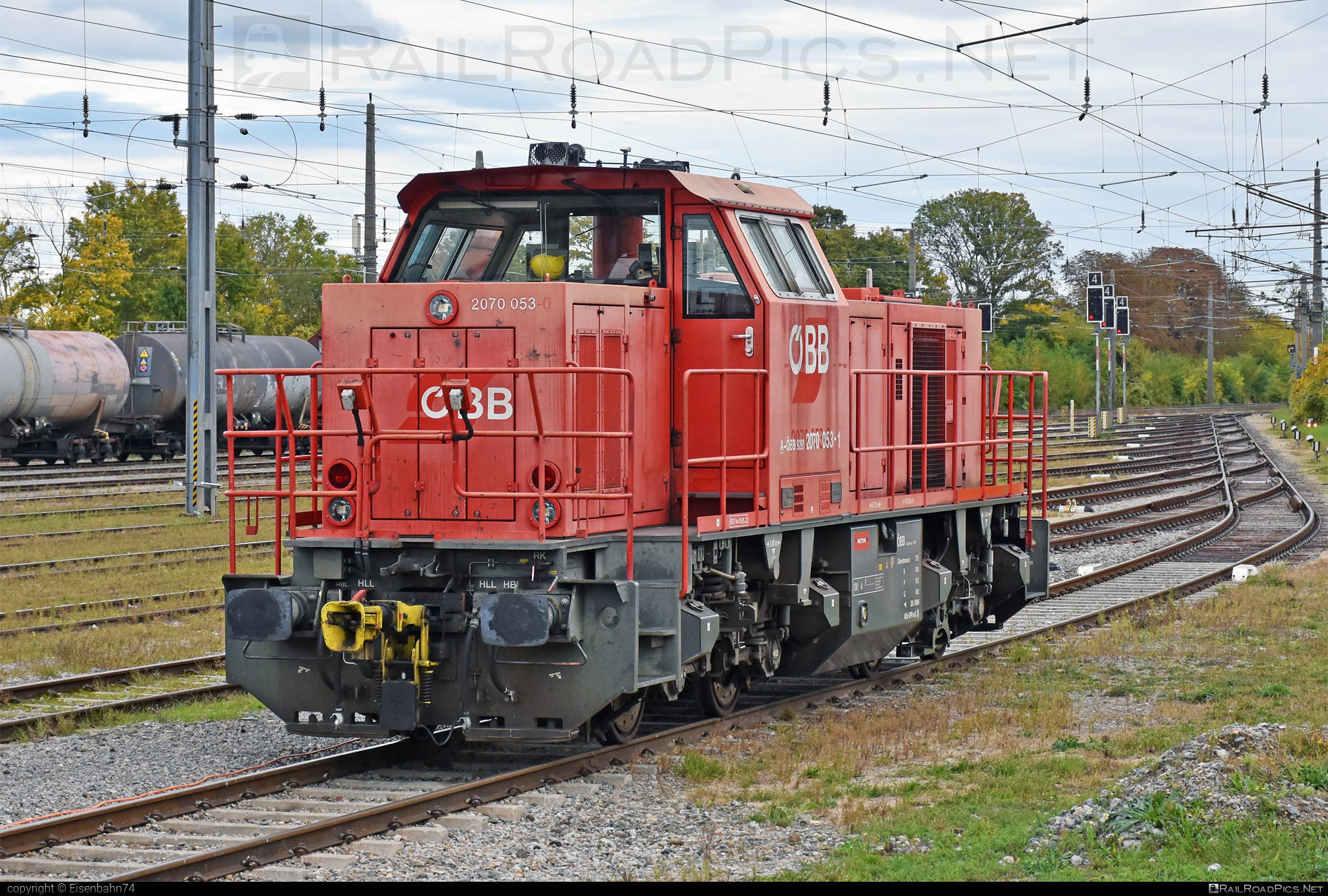 Vossloh G 800 BB - 2070 053 operated by Rail Cargo Austria AG #g800bb #makG800bb #obb #obbClass2070 #osterreichischebundesbahnen #rcw #vossloh #vosslohG800bb