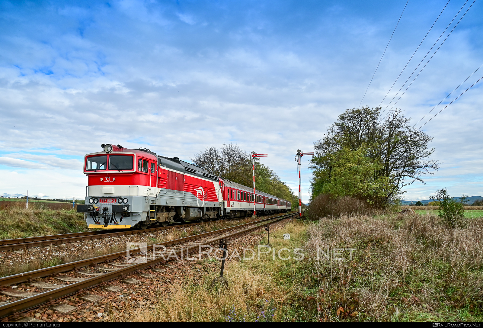 ŽOS Zvolen Class 757 - 757 015-3 operated by Železničná Spoločnost' Slovensko, a.s. #ZeleznicnaSpolocnostSlovensko #brejlovec #locomotiveclass757 #okuliarnik #zoszvolen #zssk