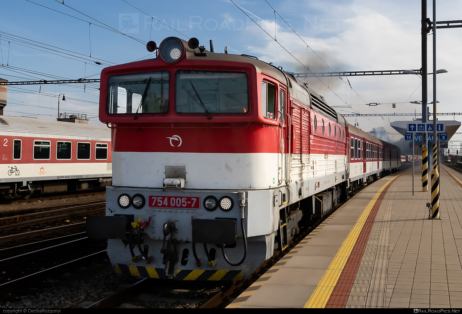 ŽOS Zvolen Class 757 - 754 005-7 operated by Železničná Spoločnost' Slovensko, a.s. #ZeleznicnaSpolocnostSlovensko #brejlovec #locomotiveclass757 #okuliarnik #zoszvolen #zssk