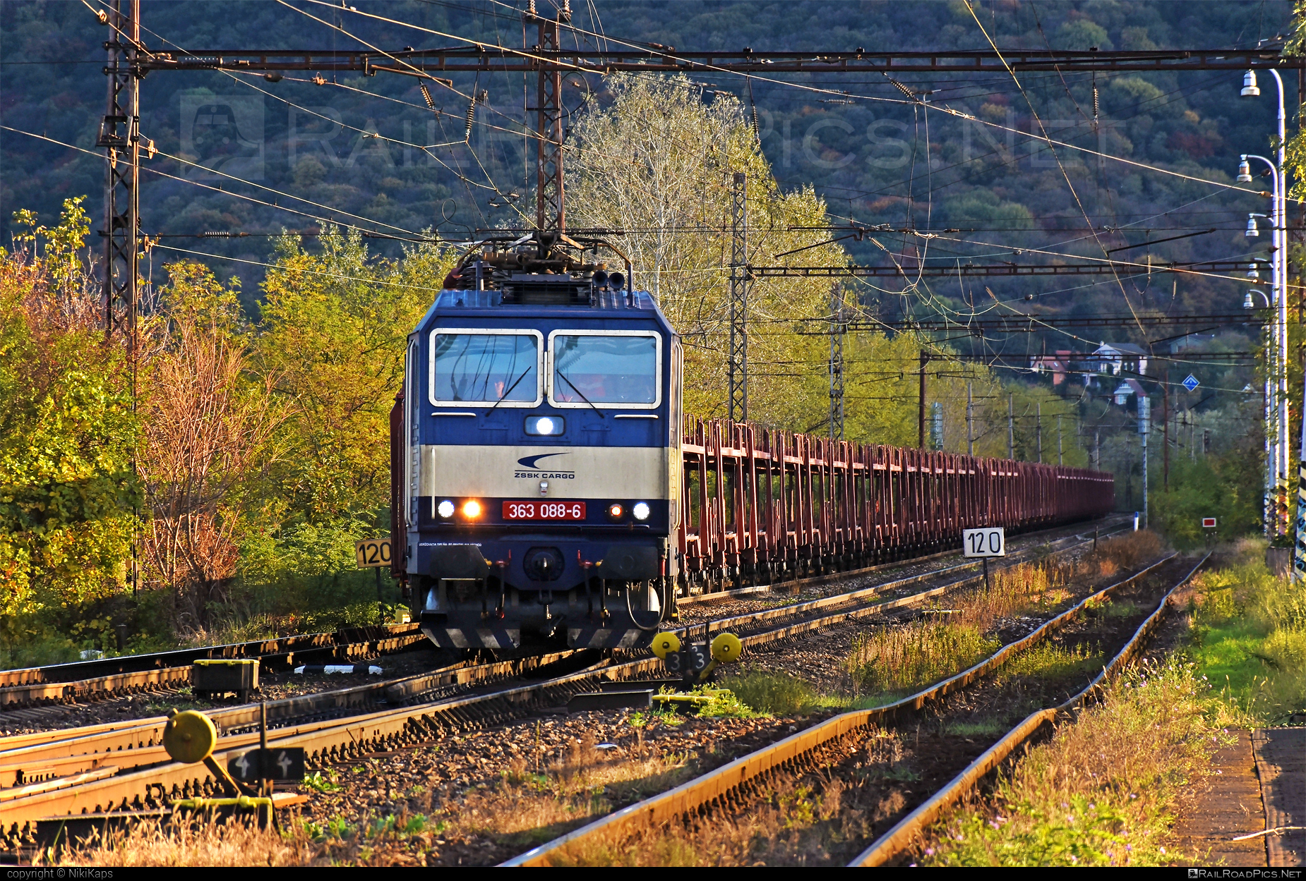 Škoda 69E - 363 088-6 operated by Železničná Spoločnost' Cargo Slovakia a.s. #ZeleznicnaSpolocnostCargoSlovakia #carcarrierwagon #es4991 #eso #locomotive363 #skoda #skoda69e #zsskcargo