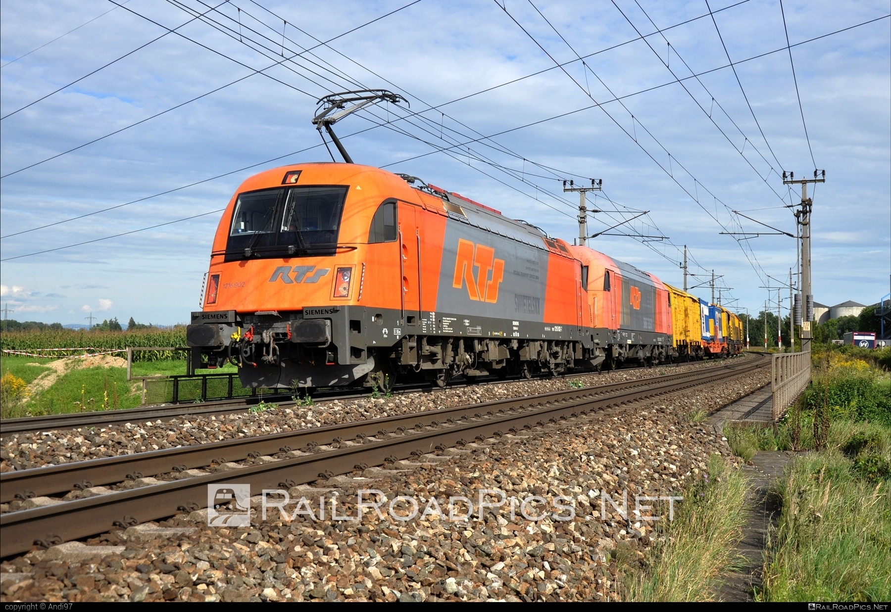 Siemens ES 64 U4 - 1216 902 operated by RTS Rail Transport Service GmbH #es64 #es64u4 #eurosprinter #railtransportservicegmbh #rts #rtsrailtransportservice #siemens #siemensEs64 #siemensEs64u4 #siemenstaurus #swietelsky #taurus #tauruslocomotive