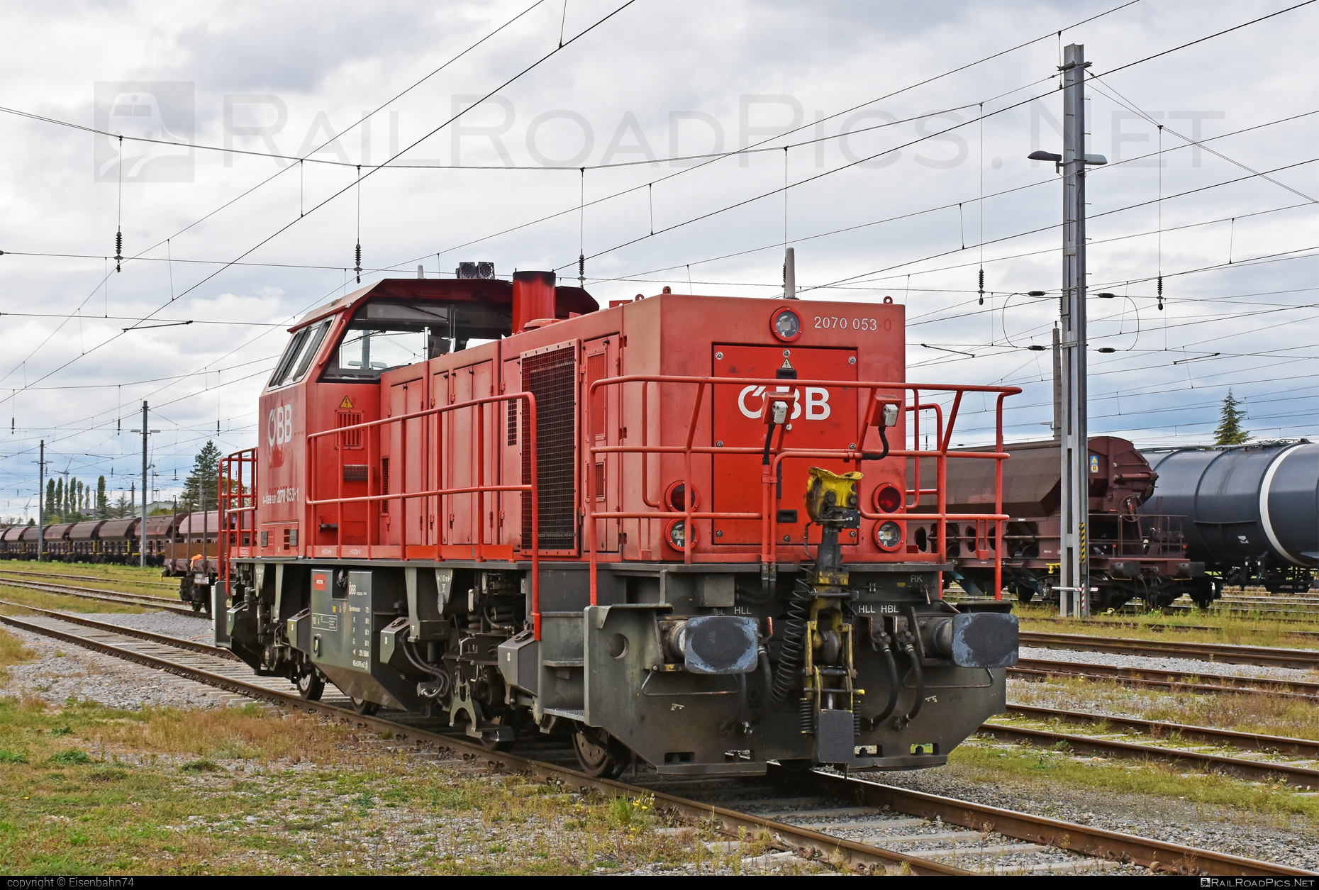 Vossloh G 800 BB - 2070 053 operated by Rail Cargo Austria AG #g800bb #obb #obbClass2070 #osterreichischebundesbahnen #rcw #vossloh #vosslohG800bb