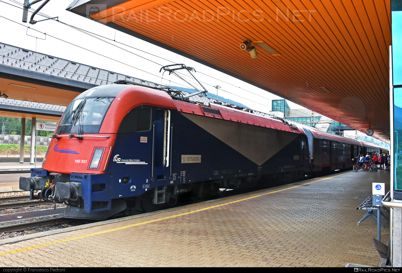 Siemens ES 64 U4 - 190 301 operated by Società Ferrovie Udine Cividale #es64 #es64u4 #eurosprinter #fuc #micotra #siemens #siemensEs64 #siemensEs64u4 #siemenstaurus #taurus #tauruslocomotive