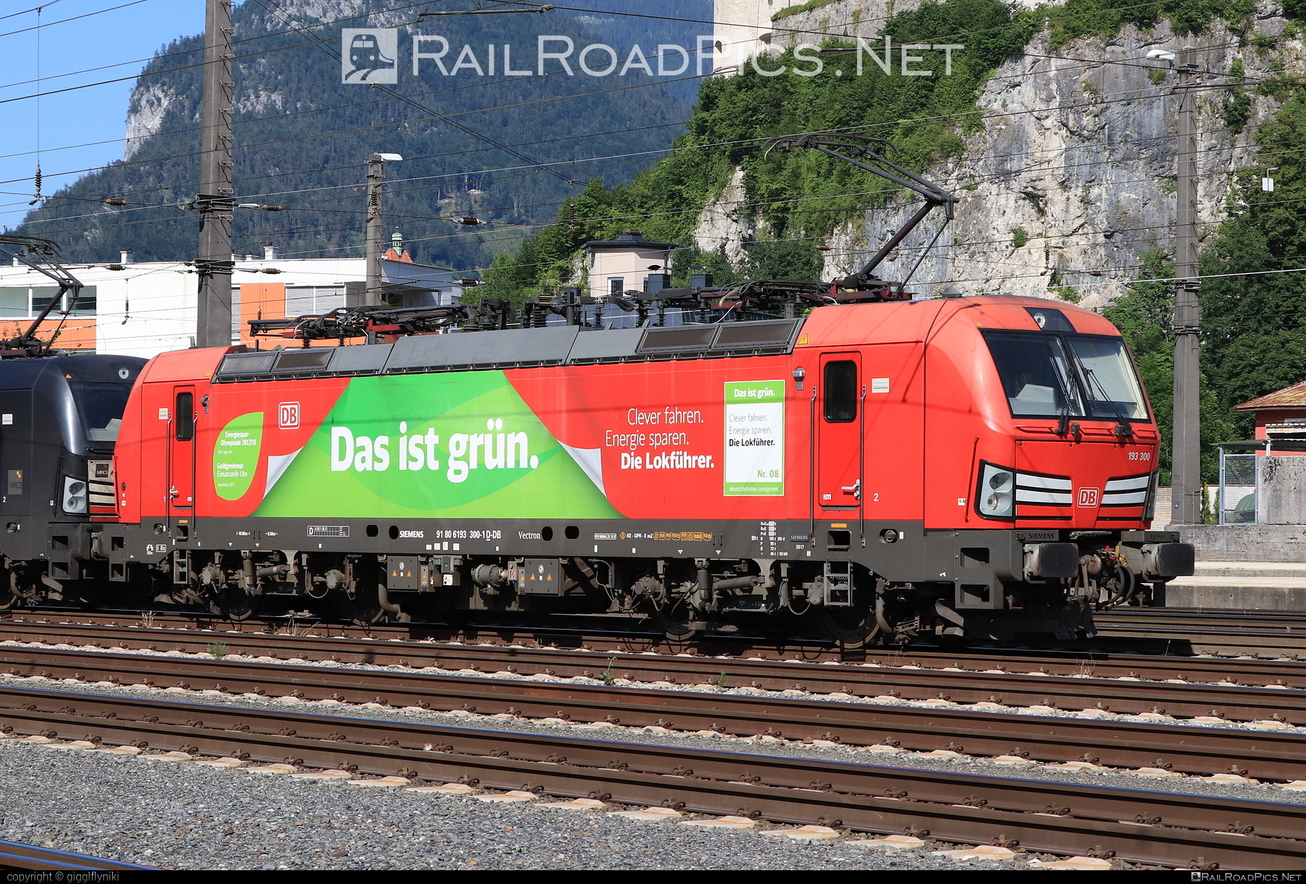 Siemens Vectron MS - 193 300 operated by DB Cargo AG #db #dbcargo #dbcargoag #deutschebahn #siemens #siemensVectron #siemensVectronMS #vectron #vectronMS