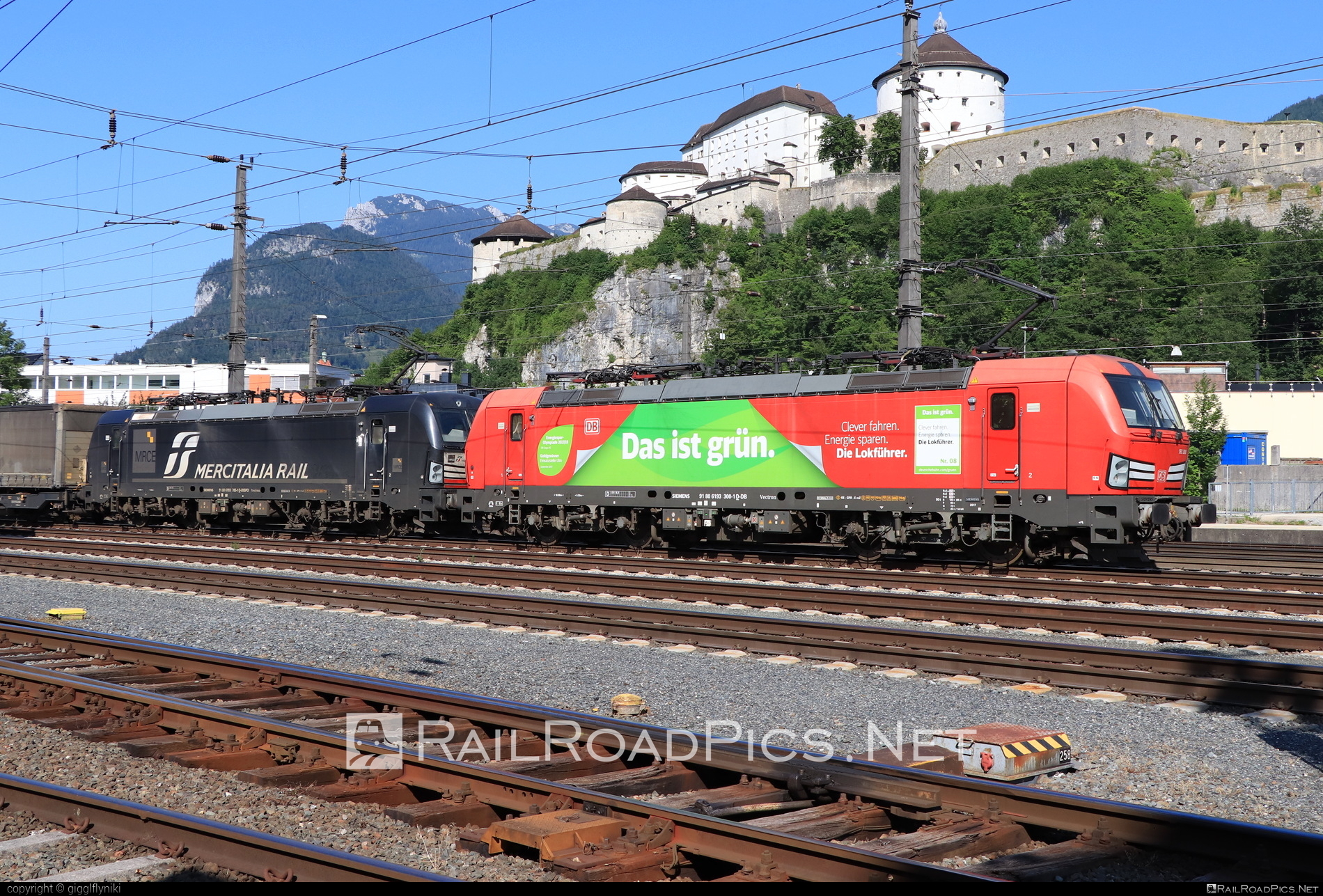 Siemens Vectron MS - 193 300 operated by DB Cargo AG #db #dbcargo #dbcargoag #deutschebahn #siemens #siemensVectron #siemensVectronMS #vectron #vectronMS
