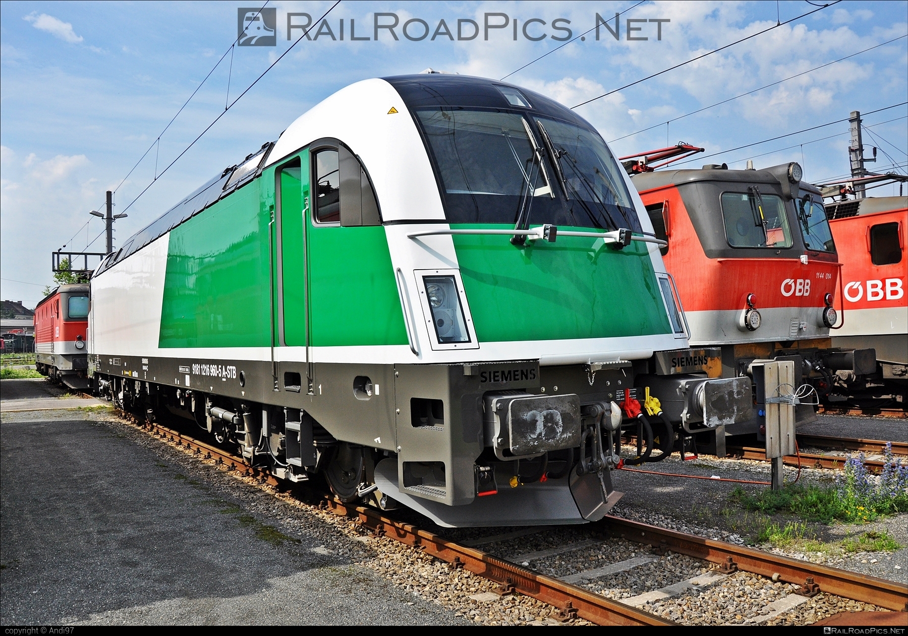 Siemens ES 64 U4 - 1216 960 operated by Steiermarkbahn Transport & Logistik GmbH #es64 #es64u4 #eurosprinter #siemens #siemensEs64 #siemensEs64u4 #siemenstaurus #stb #steiermarkbahn #taurus #tauruslocomotive