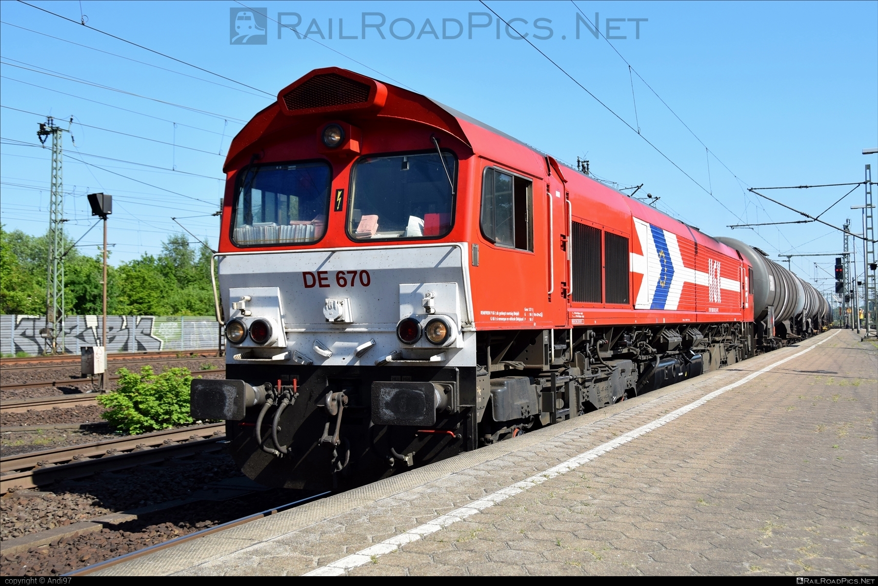 EMD JT42CWRM - 266 070 operated by Häfen und Güterverkehr Köln #brClass66 #emd #emdClass66 #emdJt42cwrm #hgk