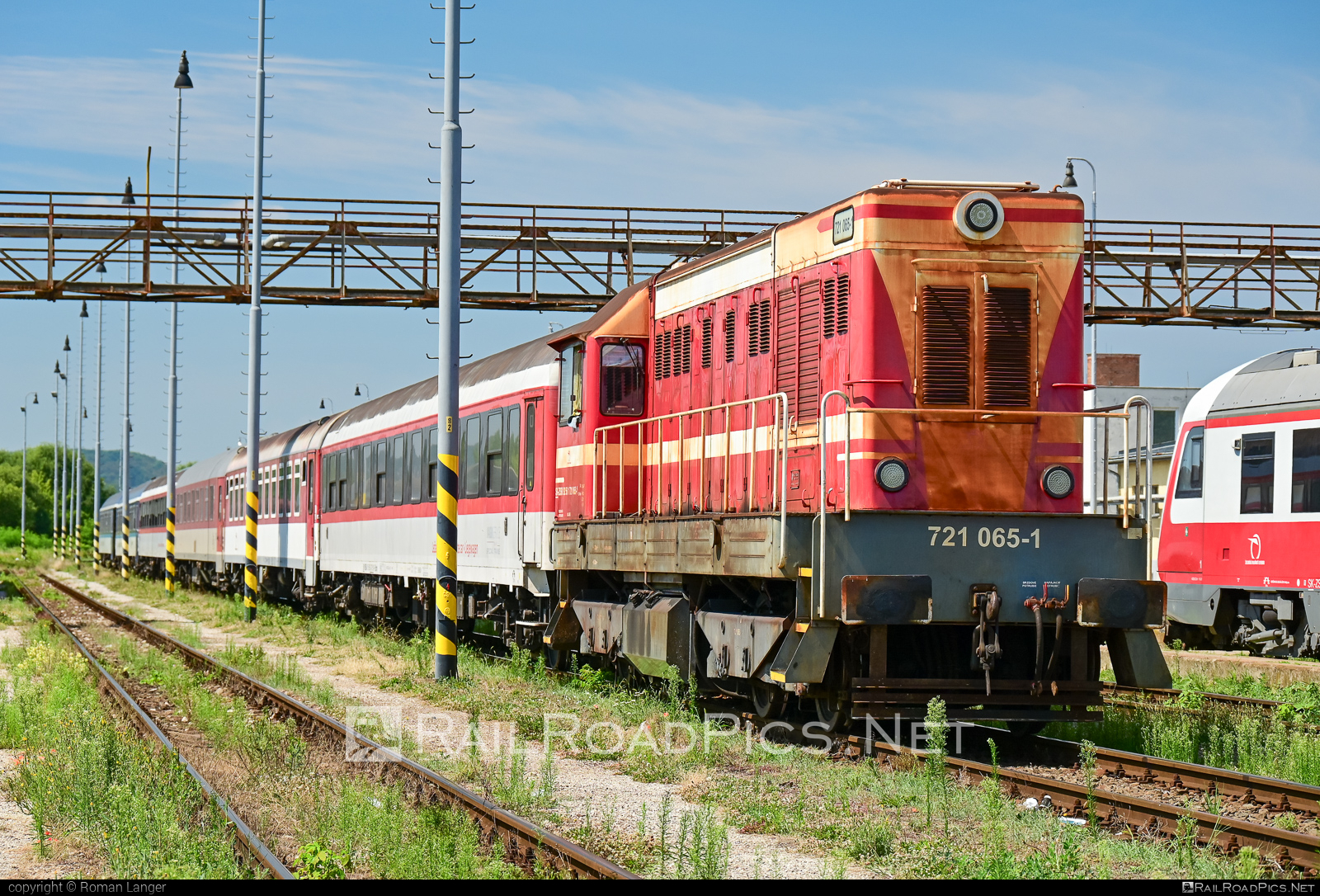 ČKD T 458.1 (721) - 721 065-1 operated by Železnice Slovenskej Republiky #ckd #ckd721 #ckdt4581 #locomotive721 #locomotivet4581 #velkyhektor #zelezniceslovenskejrepubliky #zsr