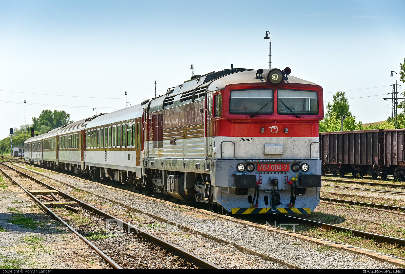 ŽOS Zvolen Class 757 - 757 004-7 operated by Železničná Spoločnost' Slovensko, a.s. #ZeleznicnaSpolocnostSlovensko #brejlovec #locomotiveclass757 #okuliarnik #zoszvolen #zssk