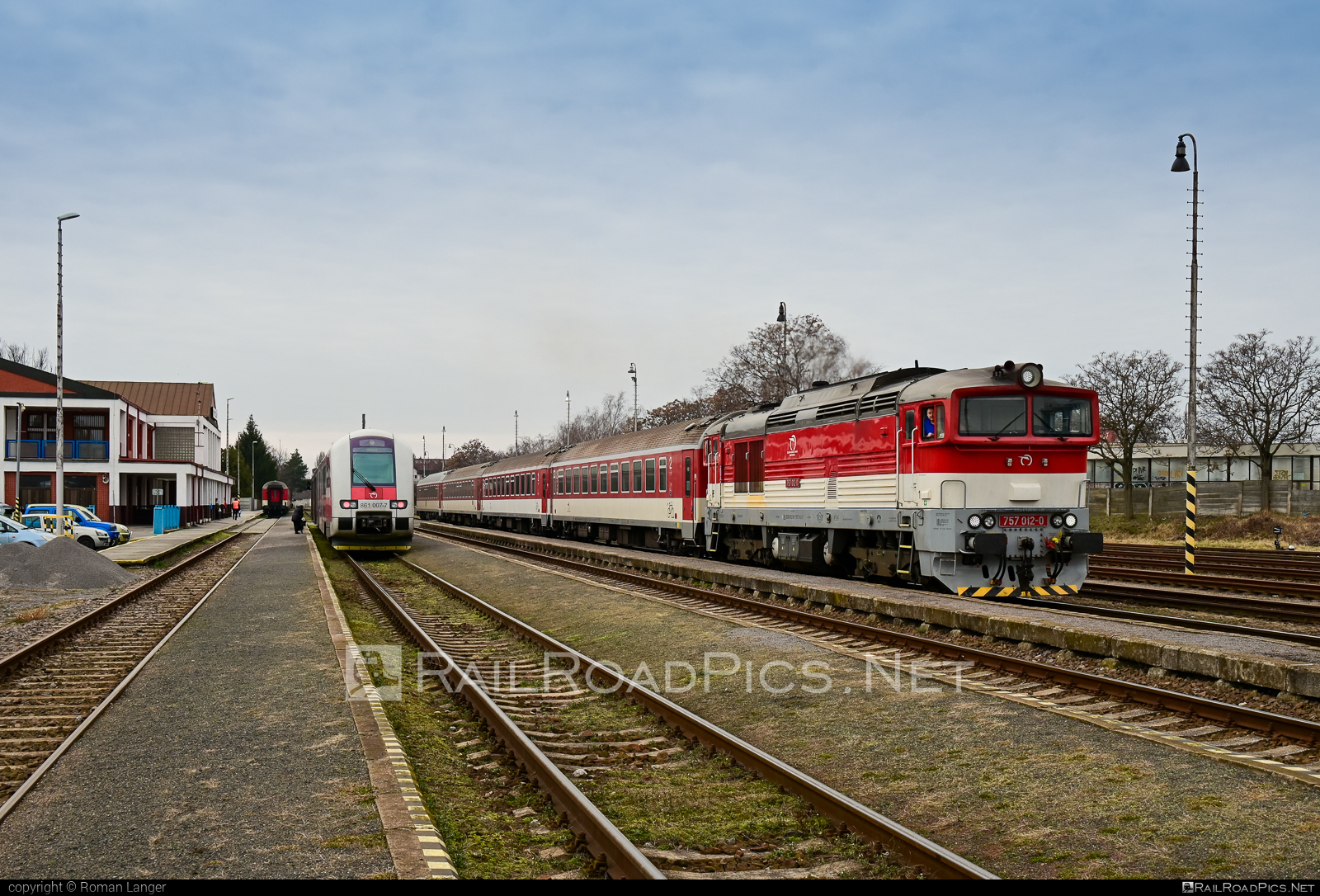 ŽOS Zvolen Class 757 - 757 012-0 operated by Železničná Spoločnost' Slovensko, a.s. #ZeleznicnaSpolocnostSlovensko #brejlovec #locomotiveclass757 #okuliarnik #zoszvolen #zssk