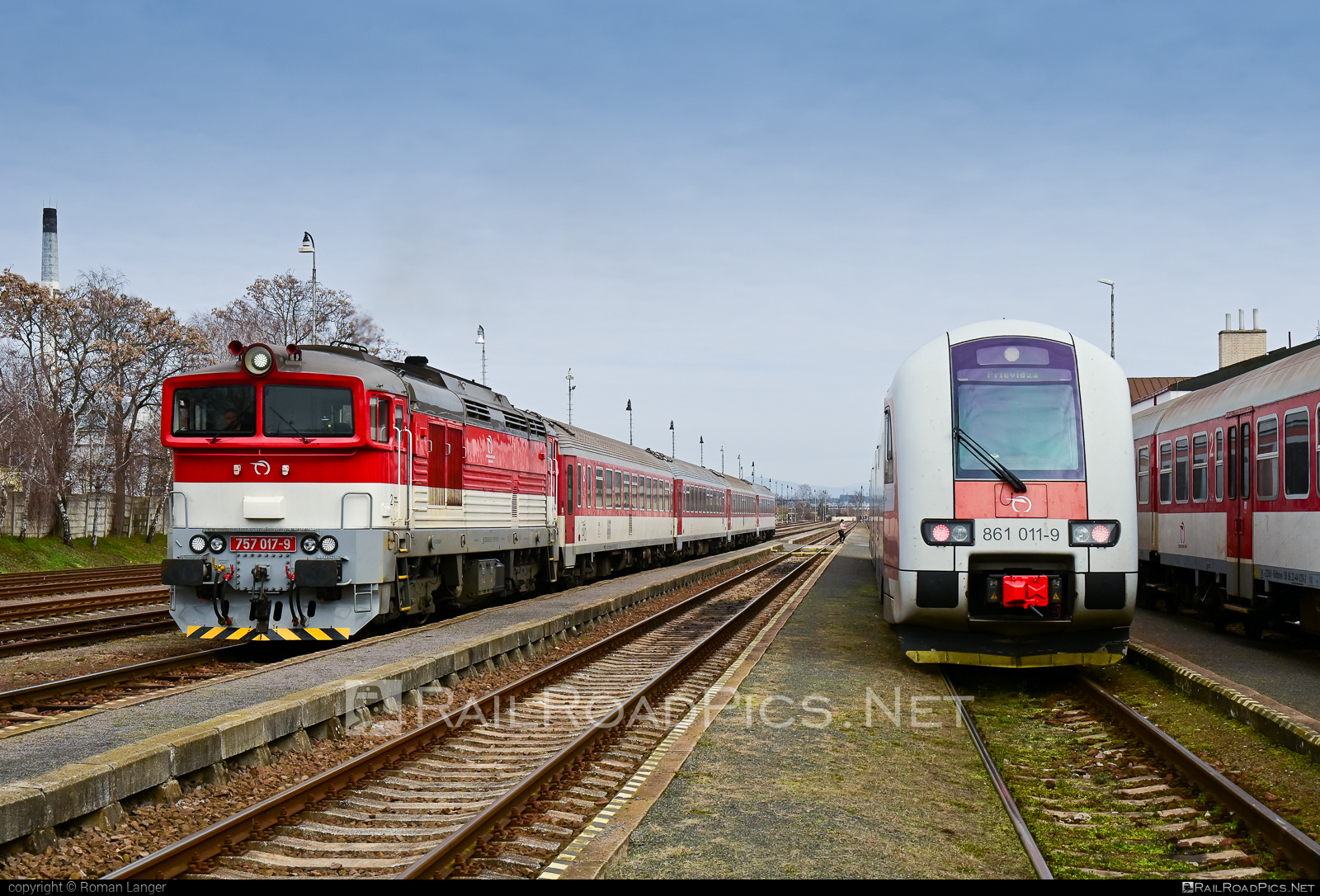 ŽOS Zvolen Class 757 - 757 017-9 operated by Železničná Spoločnost' Slovensko, a.s. #ZeleznicnaSpolocnostSlovensko #brejlovec #locomotiveclass757 #okuliarnik #zoszvolen #zssk